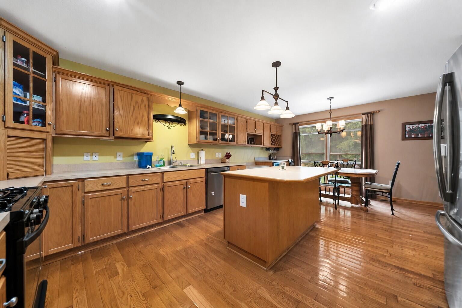 525 Gleneagles Drive Property Photo 6