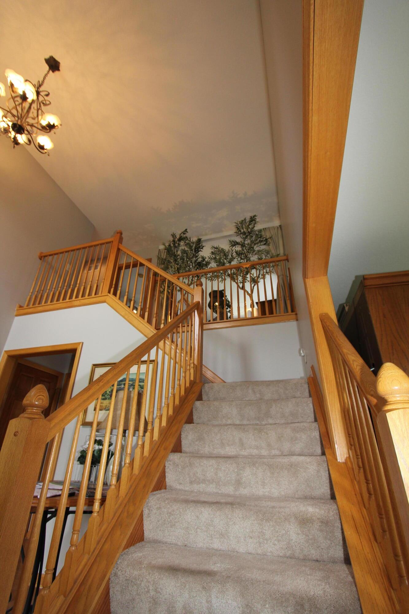 525 Gleneagles Drive Property Photo 18