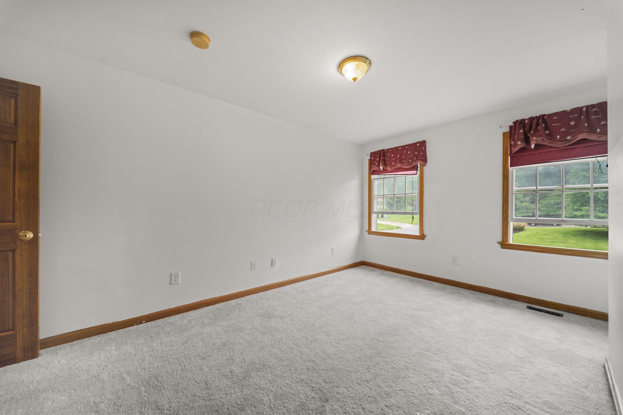 525 Gleneagles Drive Property Photo 32