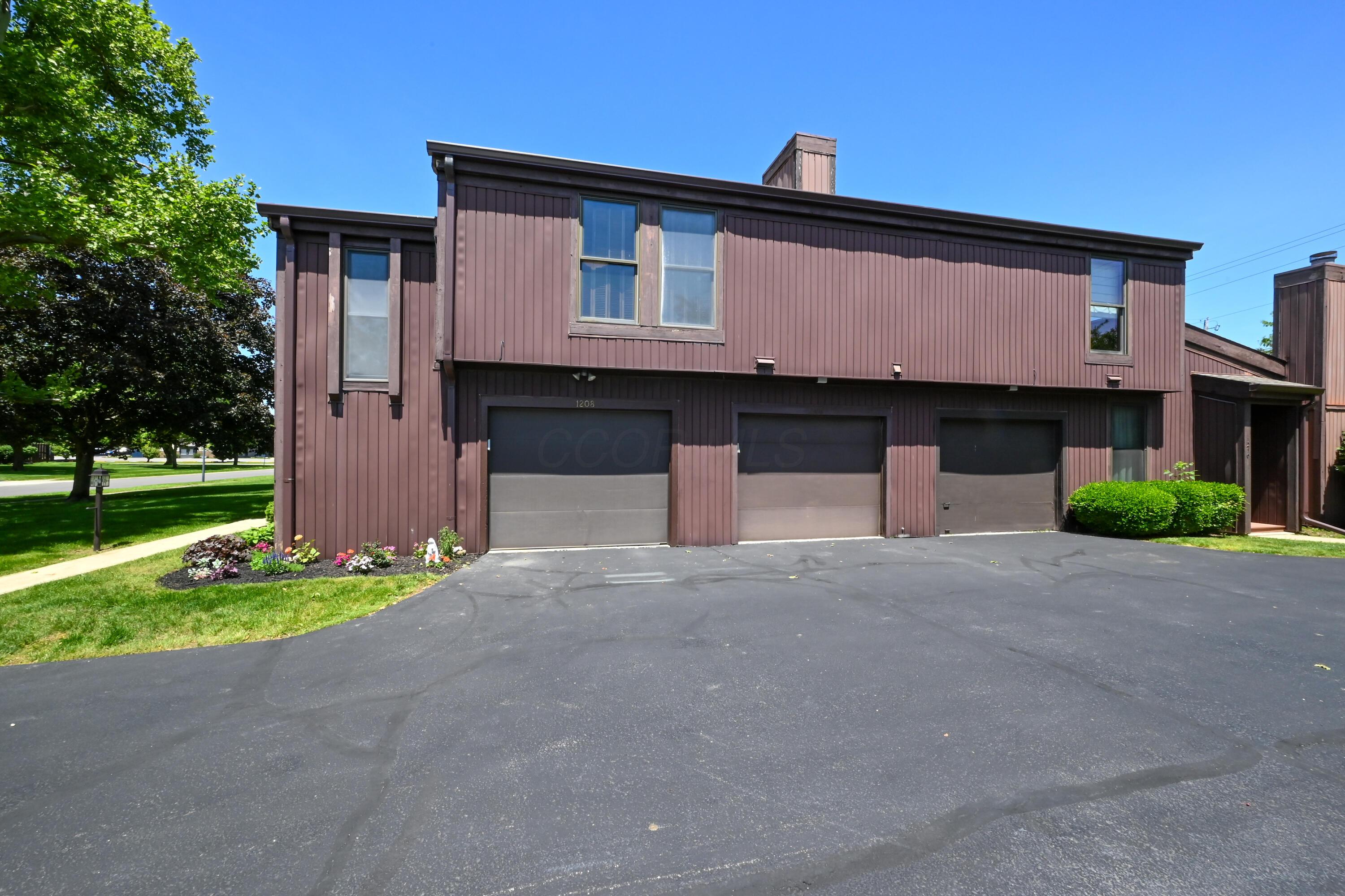 1208 Crescent Heights Road Property Photo 2