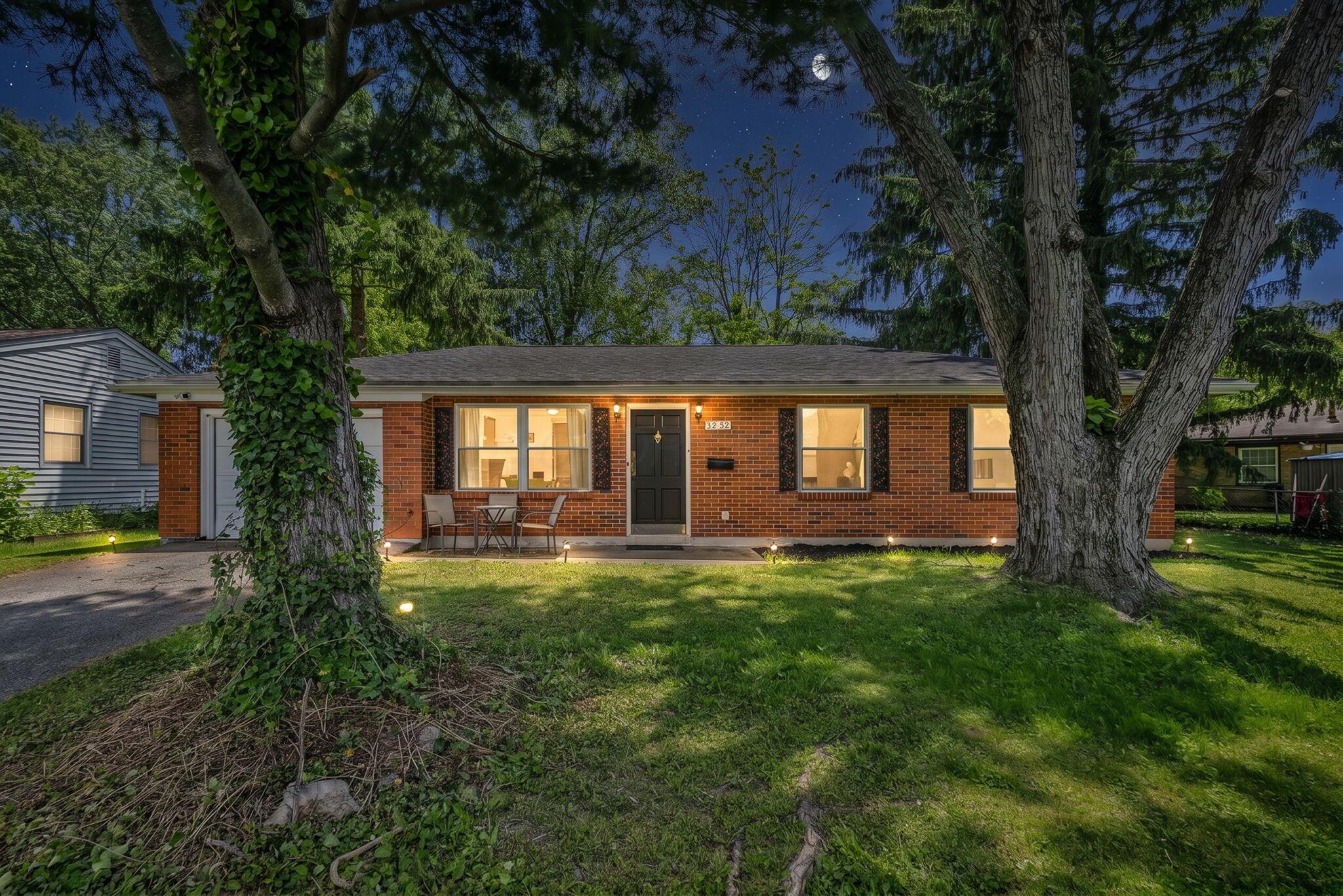3252 Burdett Court Property Photo 1