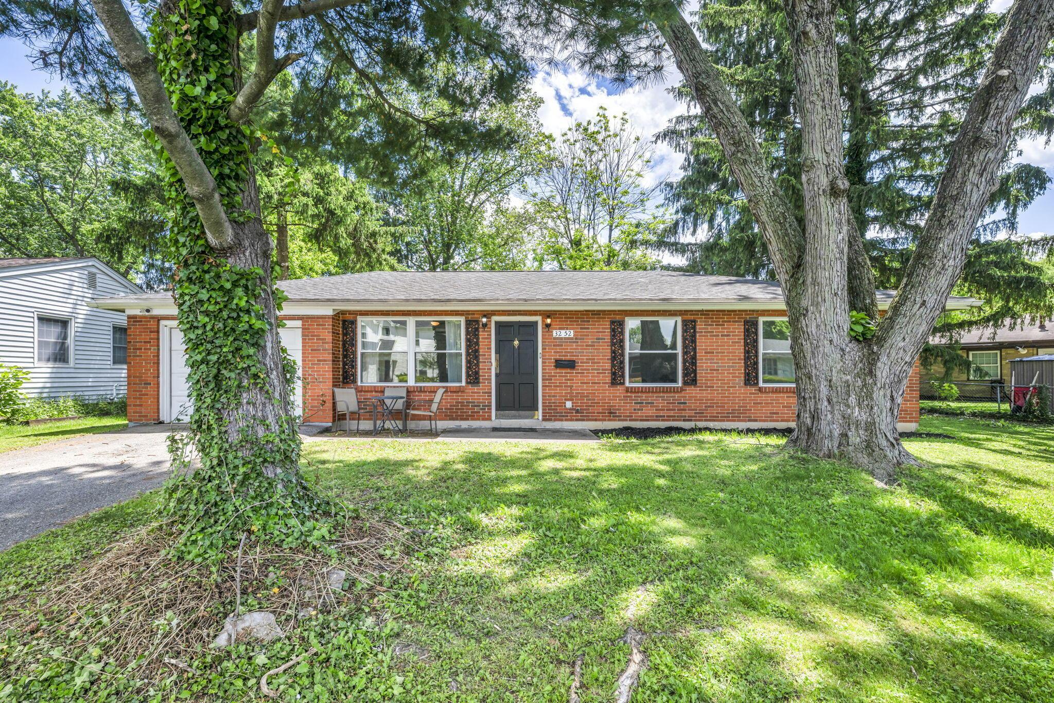 3252 Burdett Court Property Photo 2