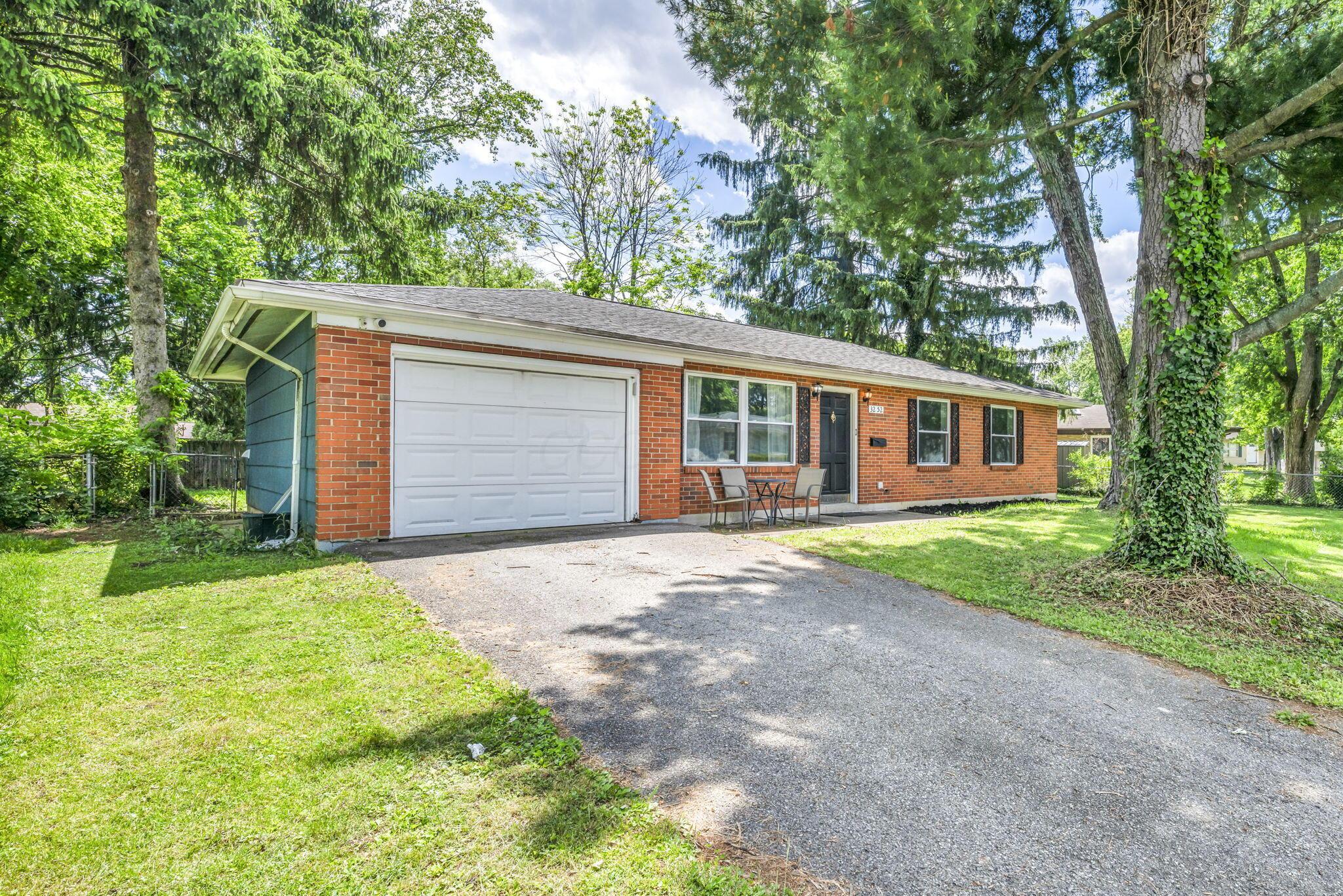 3252 Burdett Court Property Photo 3