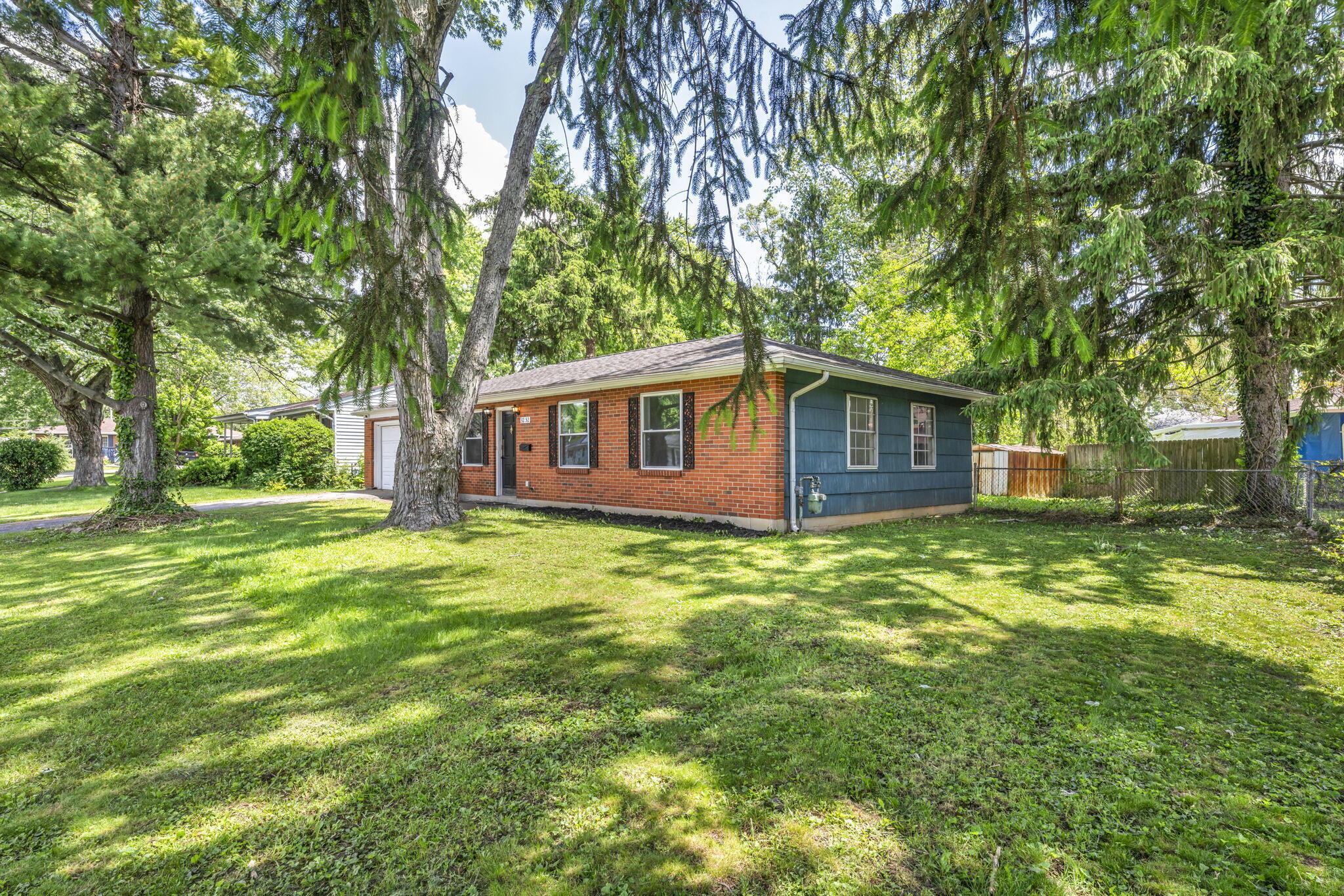 3252 Burdett Court Property Photo 4