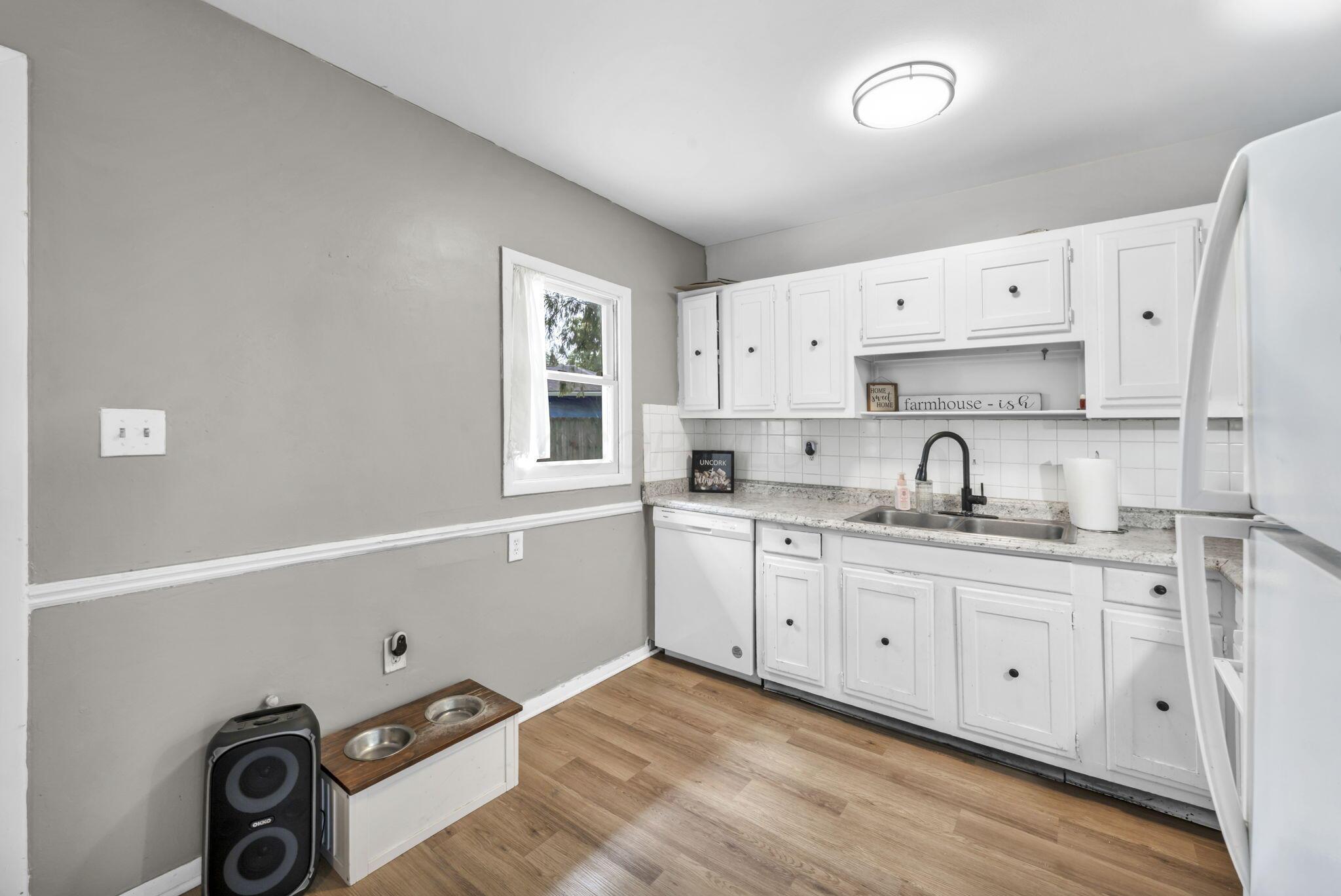 3252 Burdett Court Property Photo 16