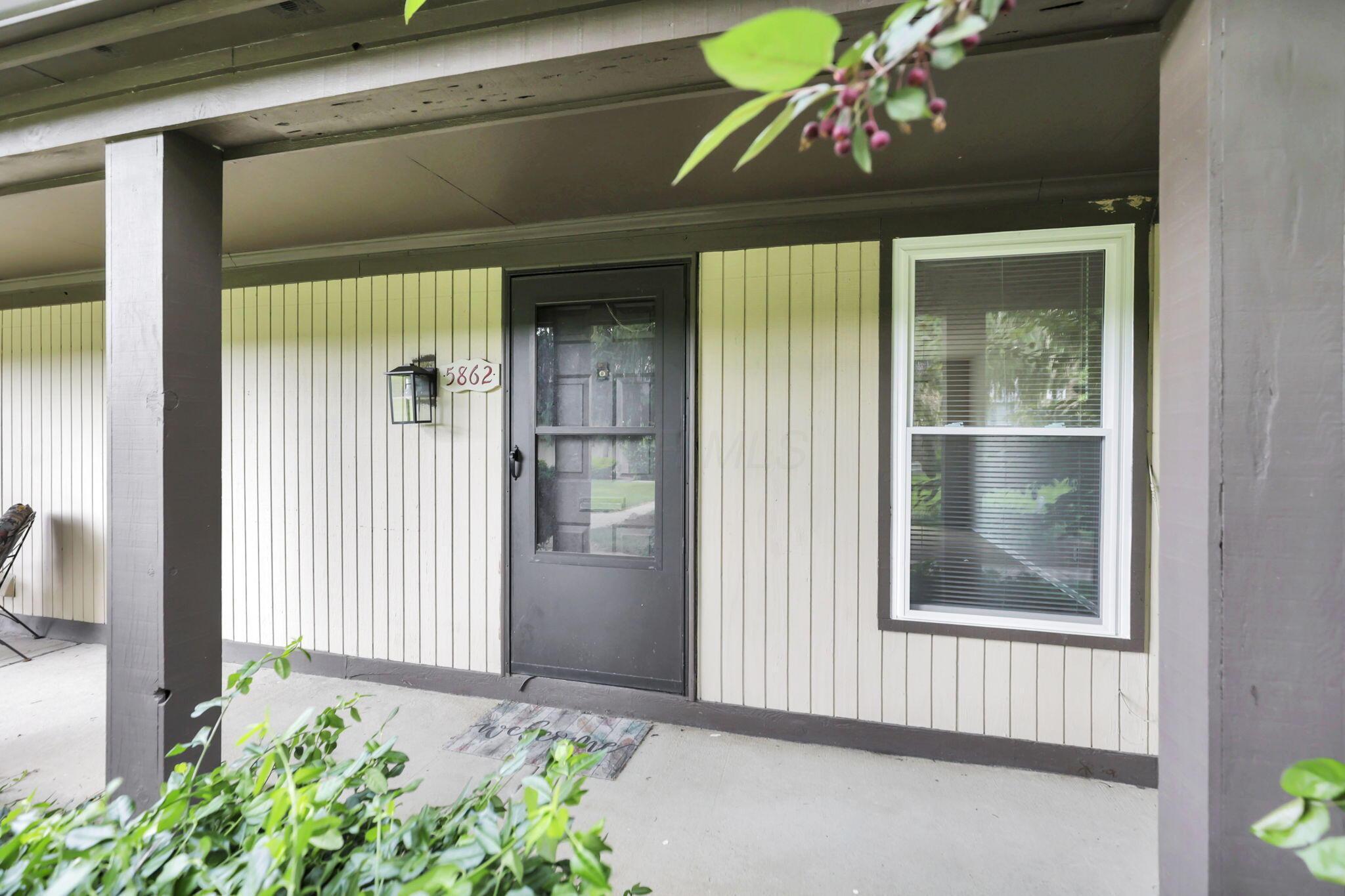 5862 Hallridge Circle Property Photo 3