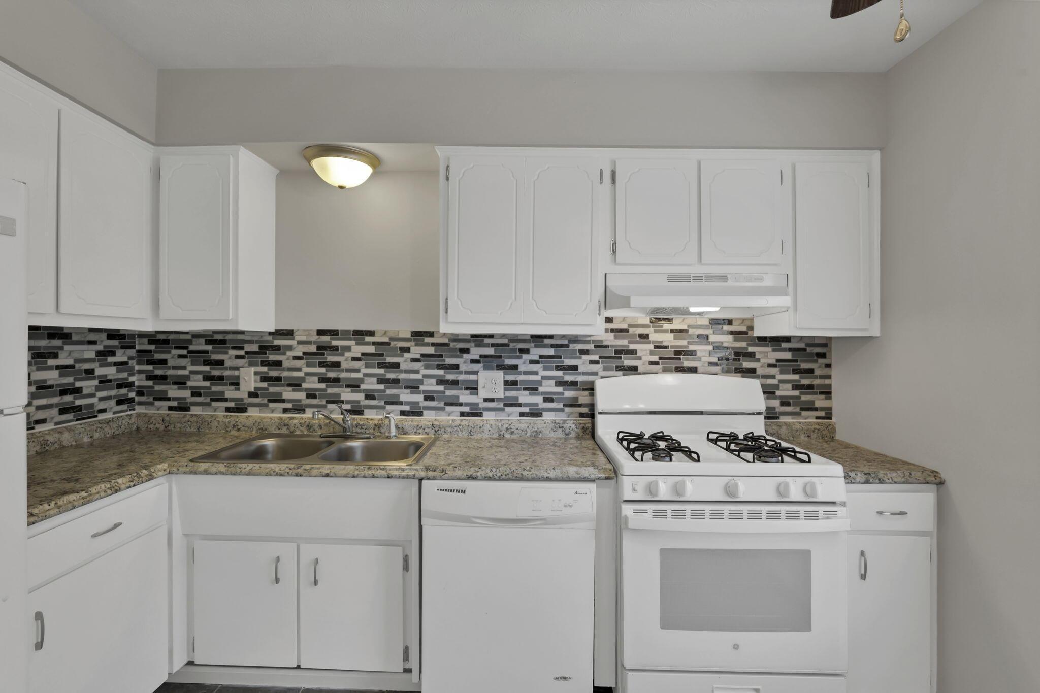 5862 Hallridge Circle Property Photo 10