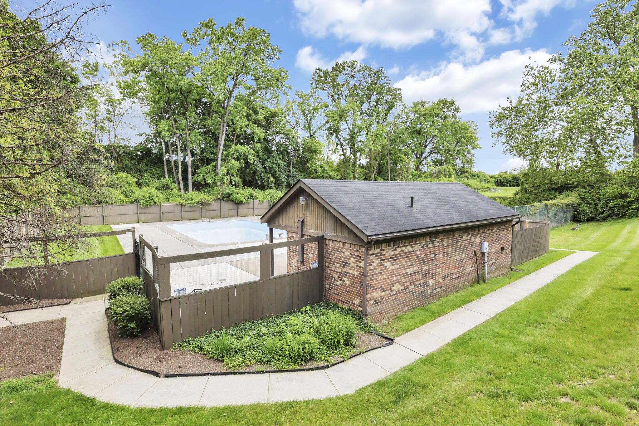 5862 Hallridge Circle Property Photo 14