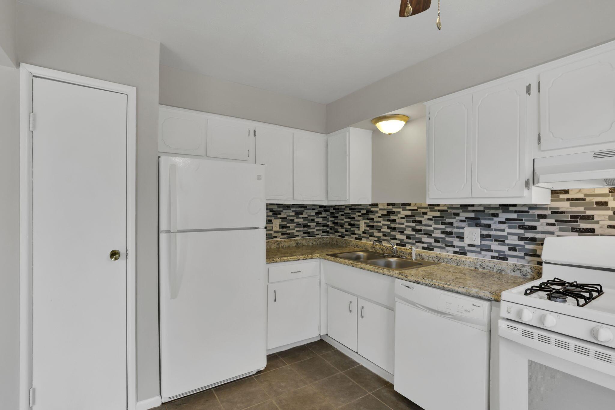 5862 Hallridge Circle Property Photo 22