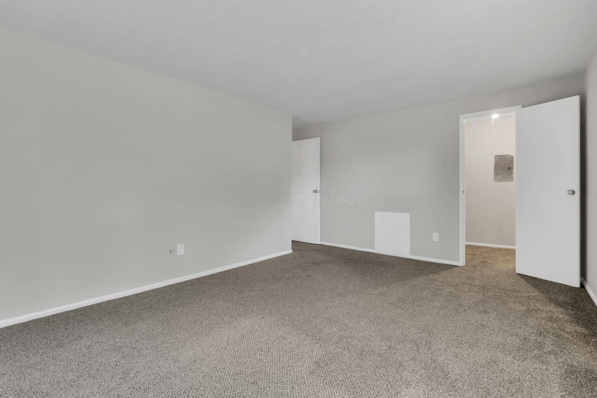 5862 Hallridge Circle Property Photo 32