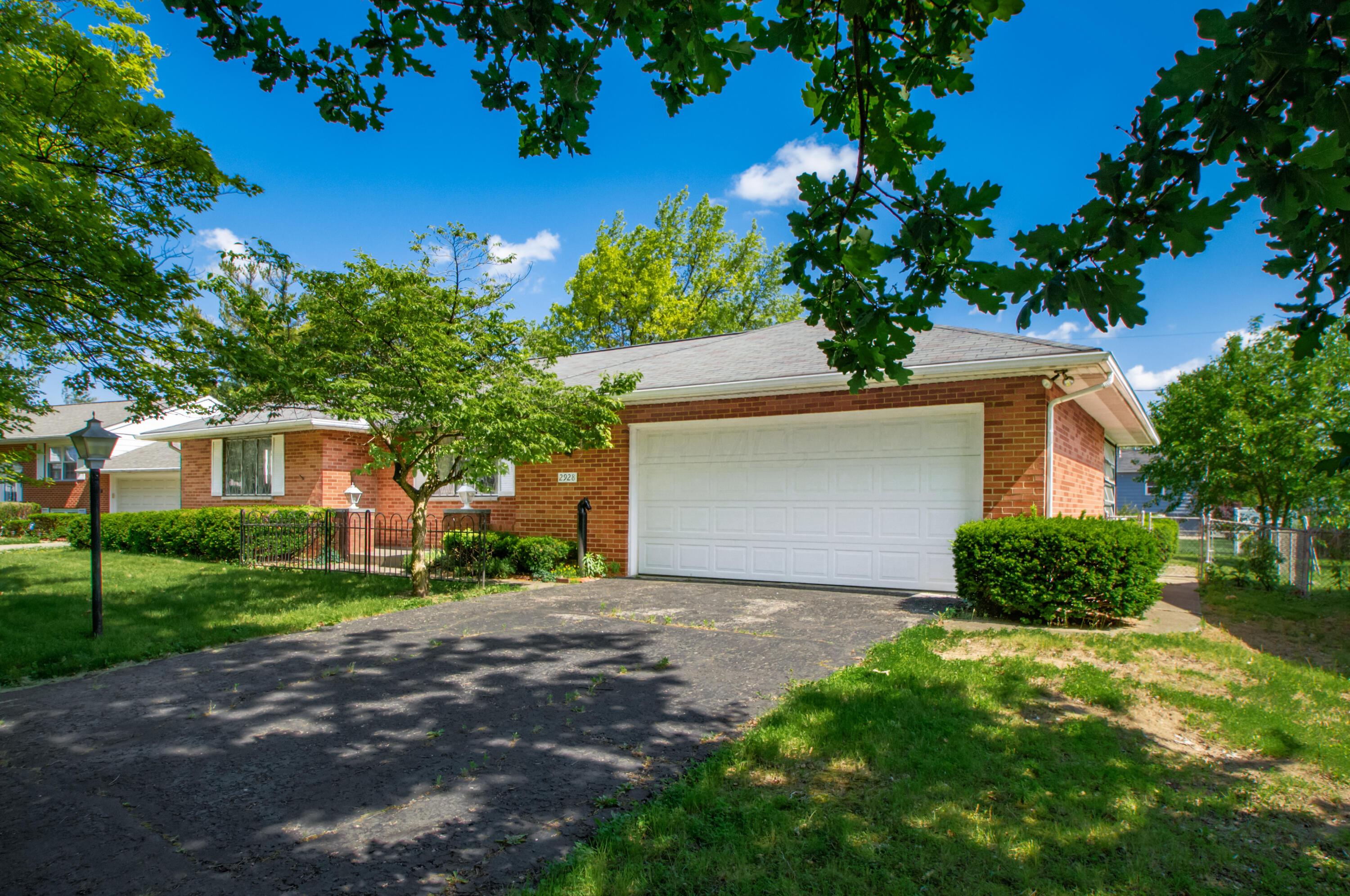 2928 N Gresham Road Property Photo 1