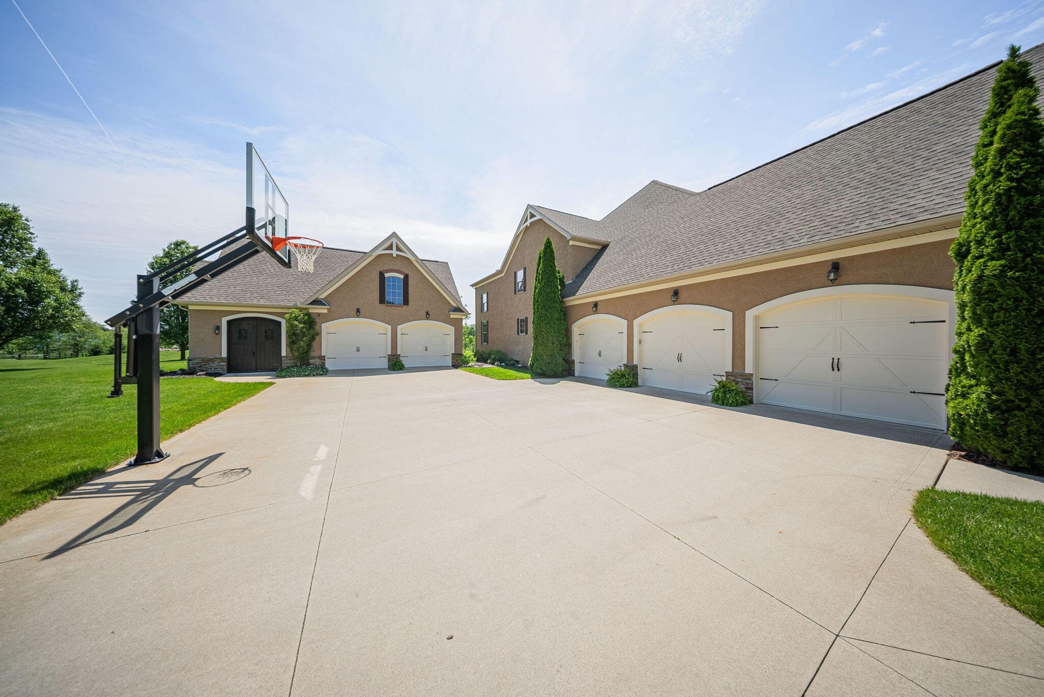 16725 Raintree Drive Property Photo 4