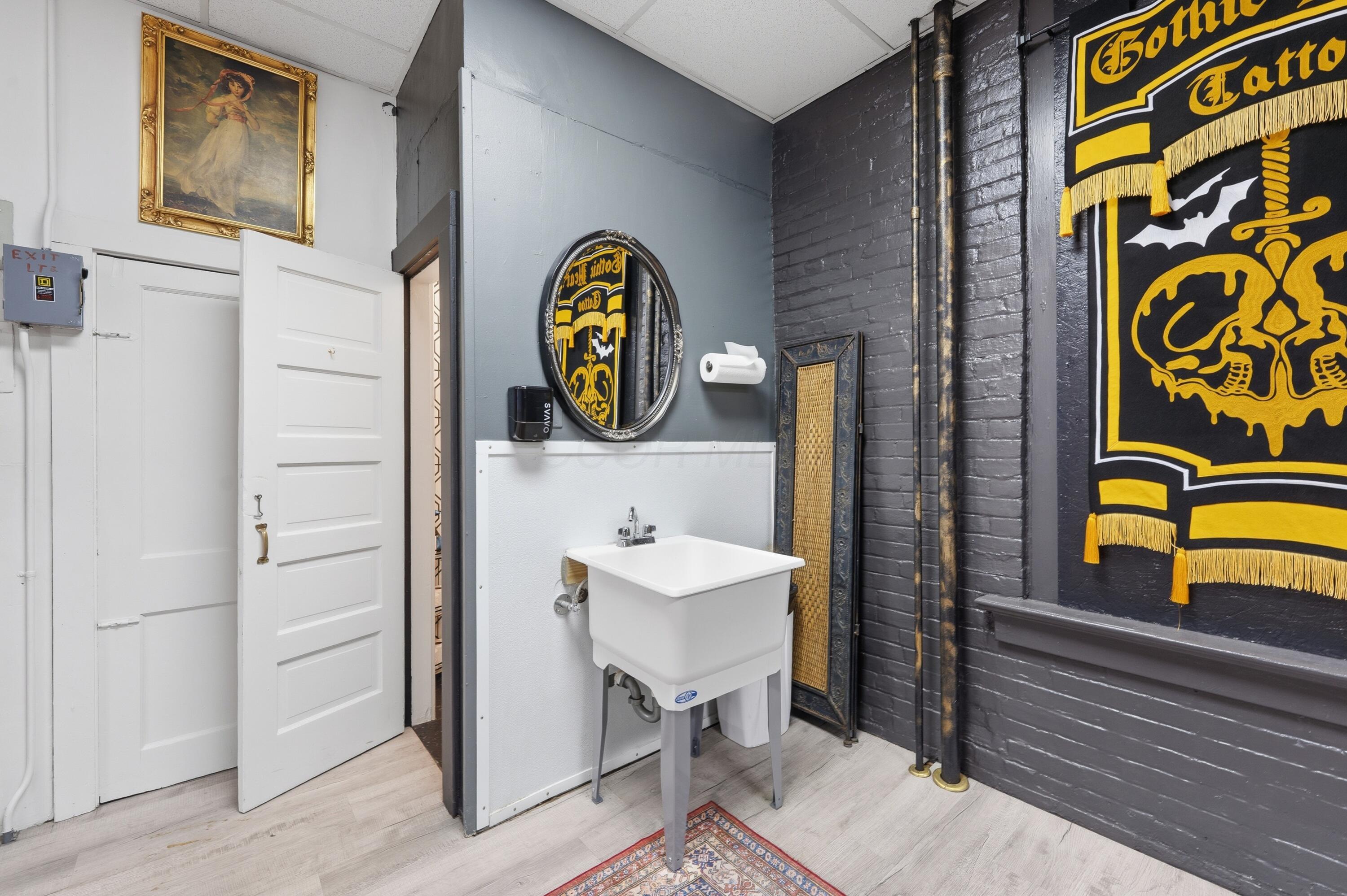 15 E Vine Street Property Photo 25