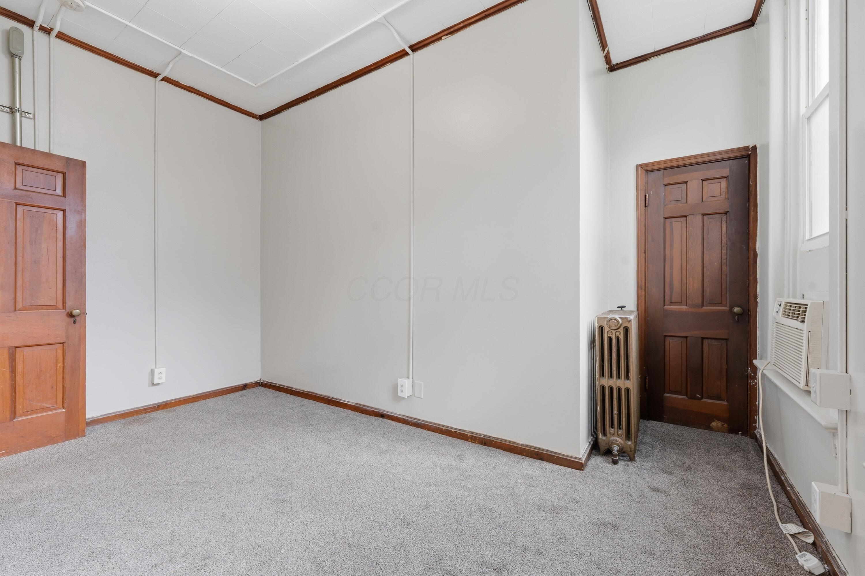 15 E Vine Street Property Photo 32