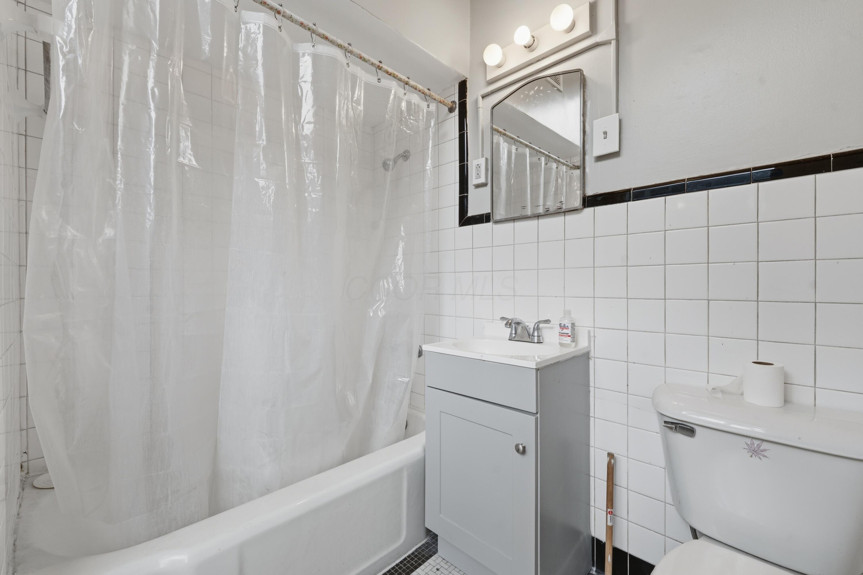 15 E Vine Street Property Photo 35