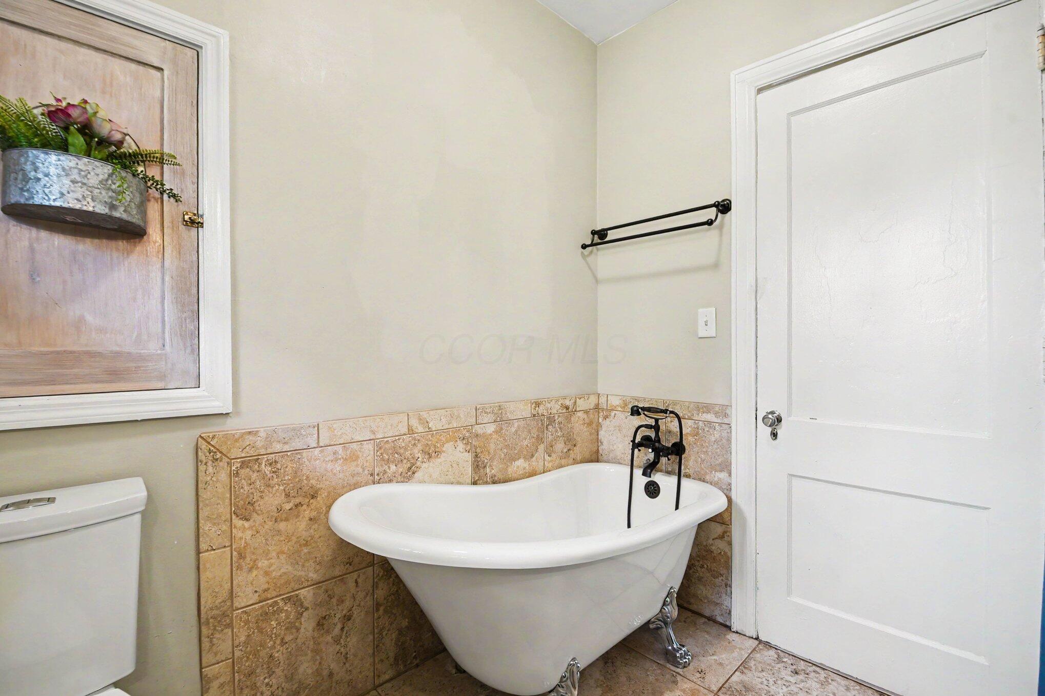 1403 Bryden Road Property Photo 24