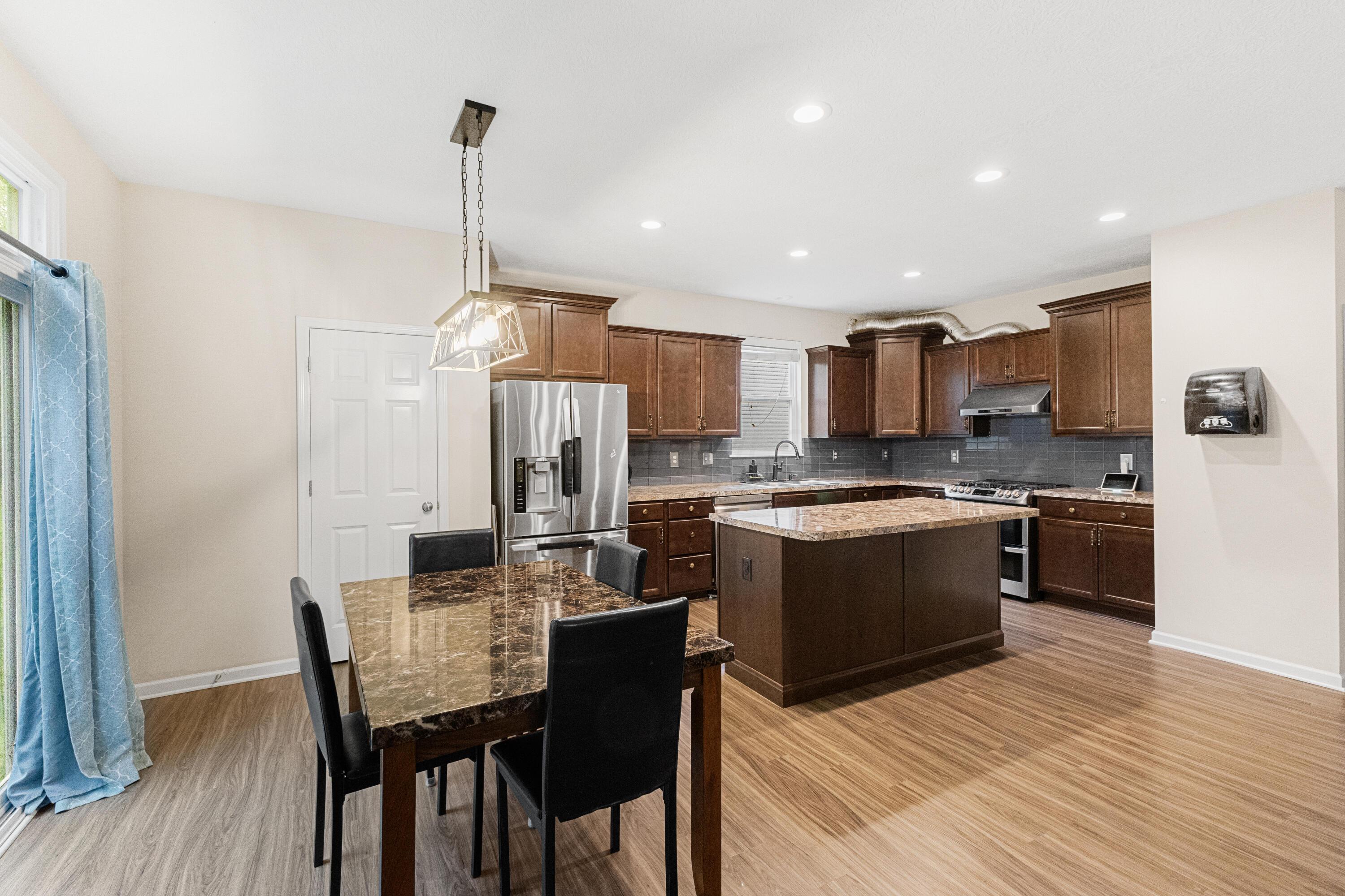 141 Mannaseh Drive W Property Photo 11