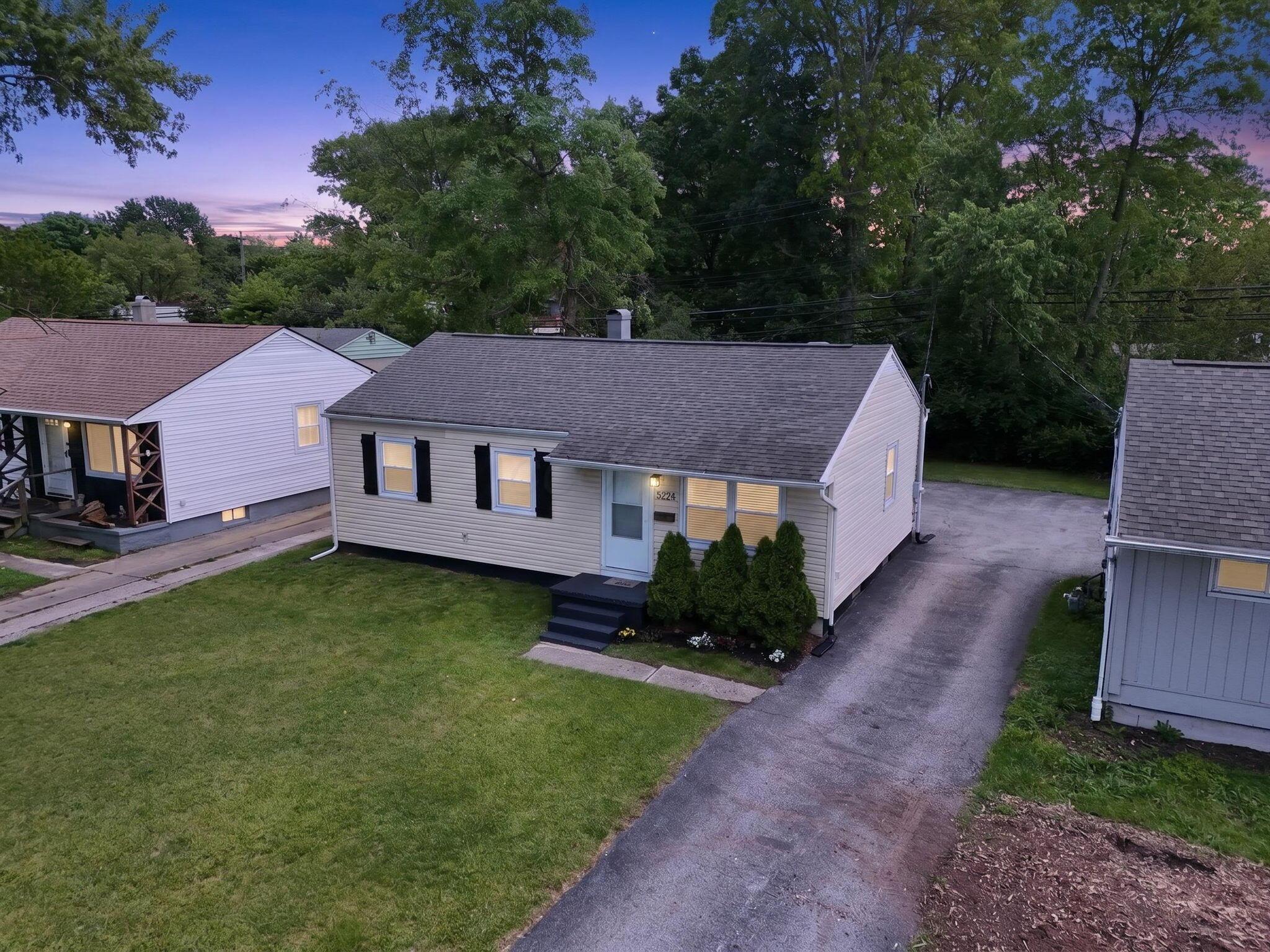 5274 Sinclair Road Property Photo 1