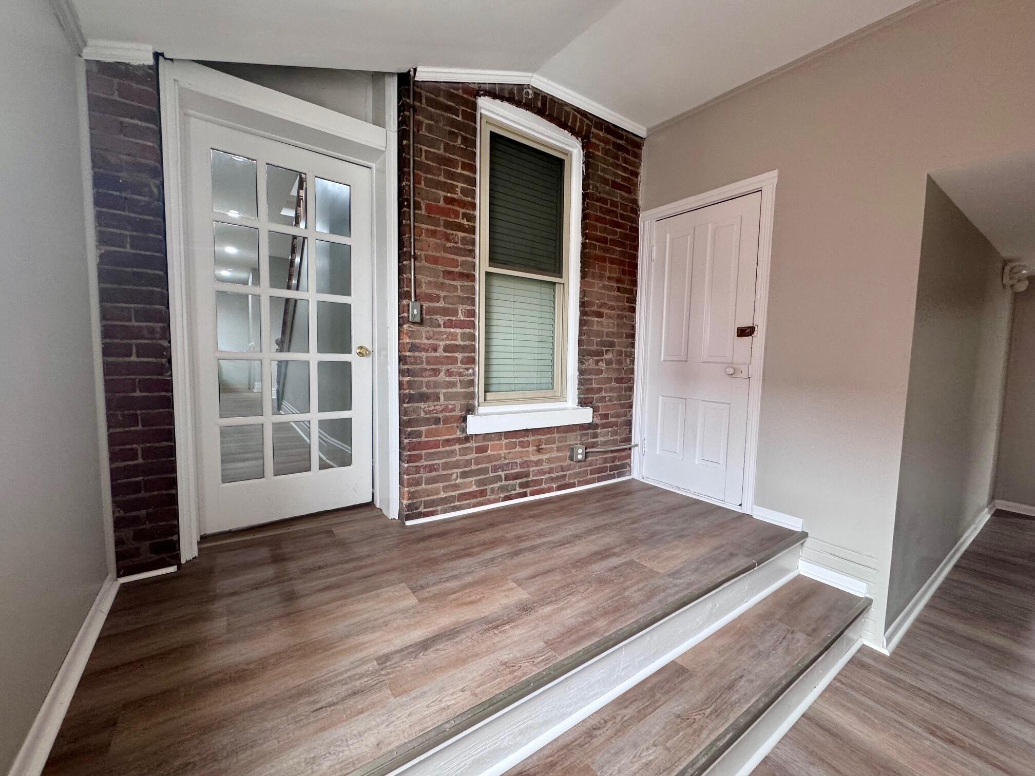 116 E Main Street, E Property Photo 3