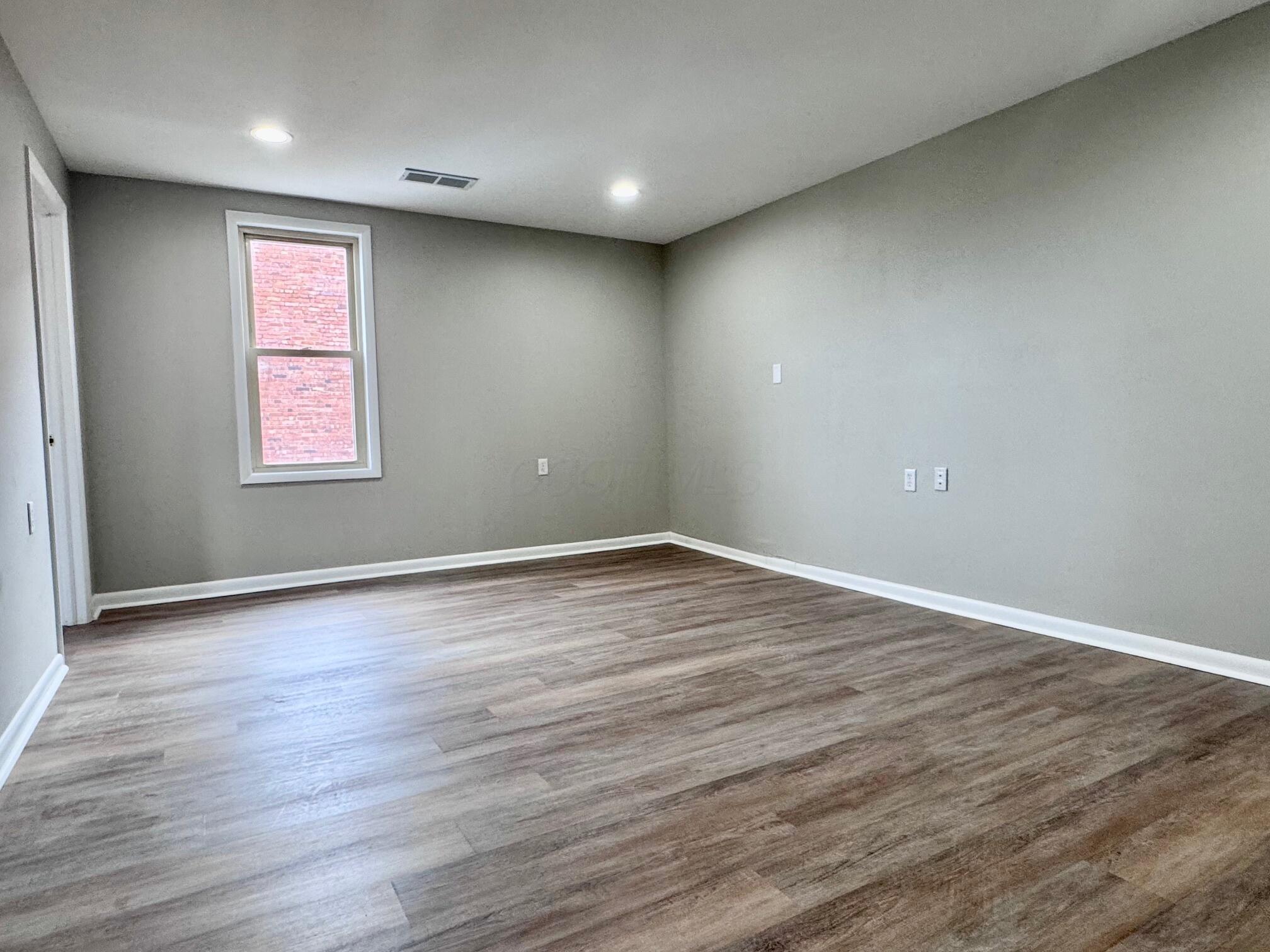 116 E Main Street, E Property Photo 8