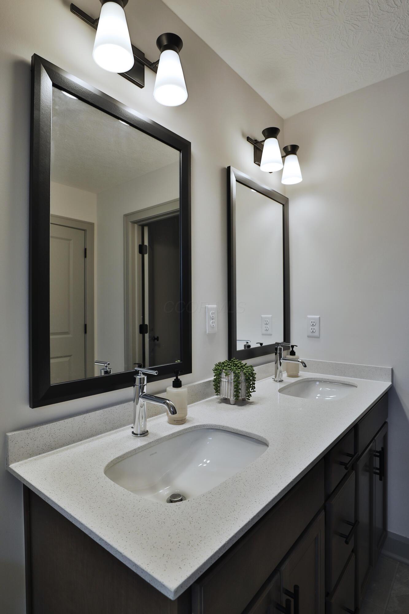 55 Brehl Avenue Property Photo 32