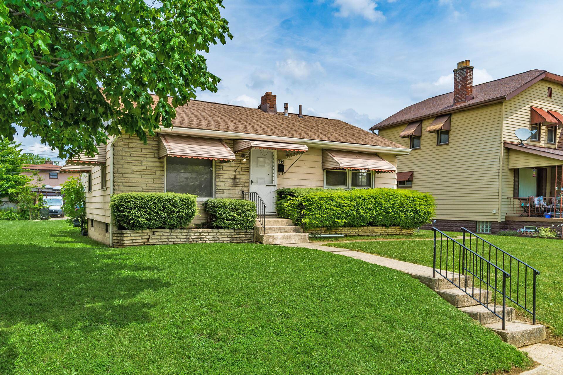 672 E Mithoff Street Property Photo 2