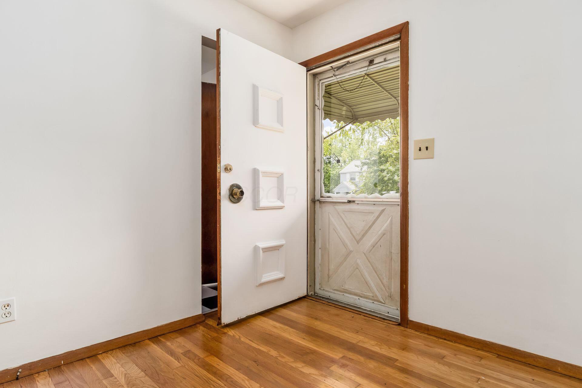 672 E Mithoff Street Property Photo 3