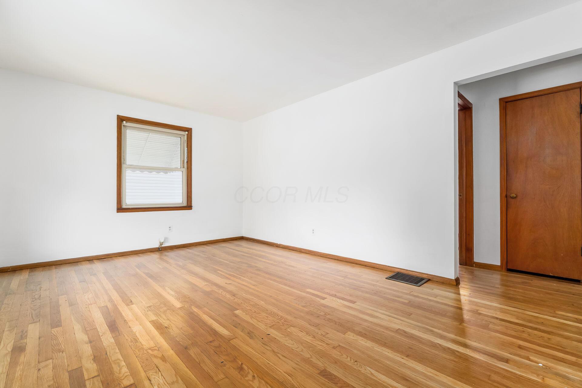 672 E Mithoff Street Property Photo 4