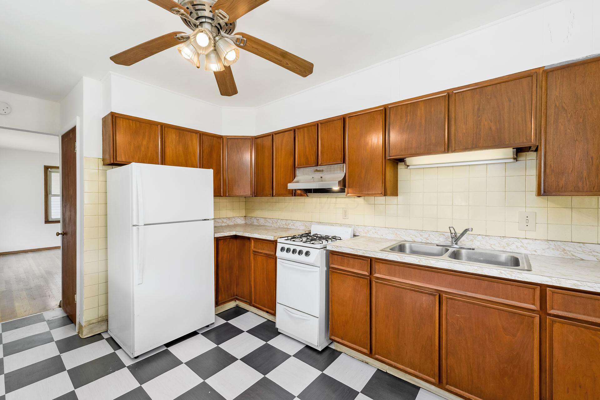 672 E Mithoff Street Property Photo 8