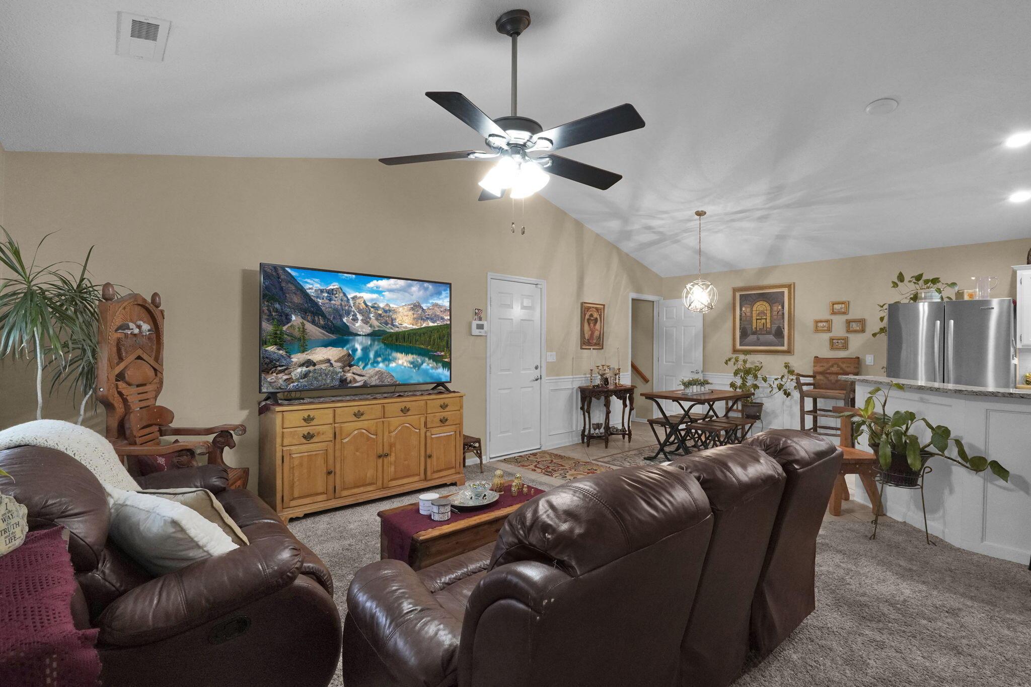 3940 Crestfield Drive Property Photo 7