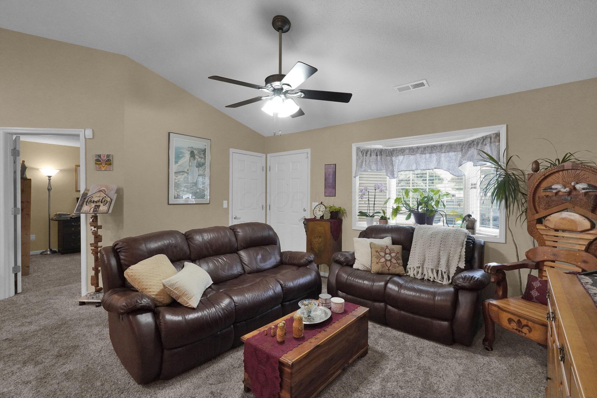 3940 Crestfield Drive Property Photo 8