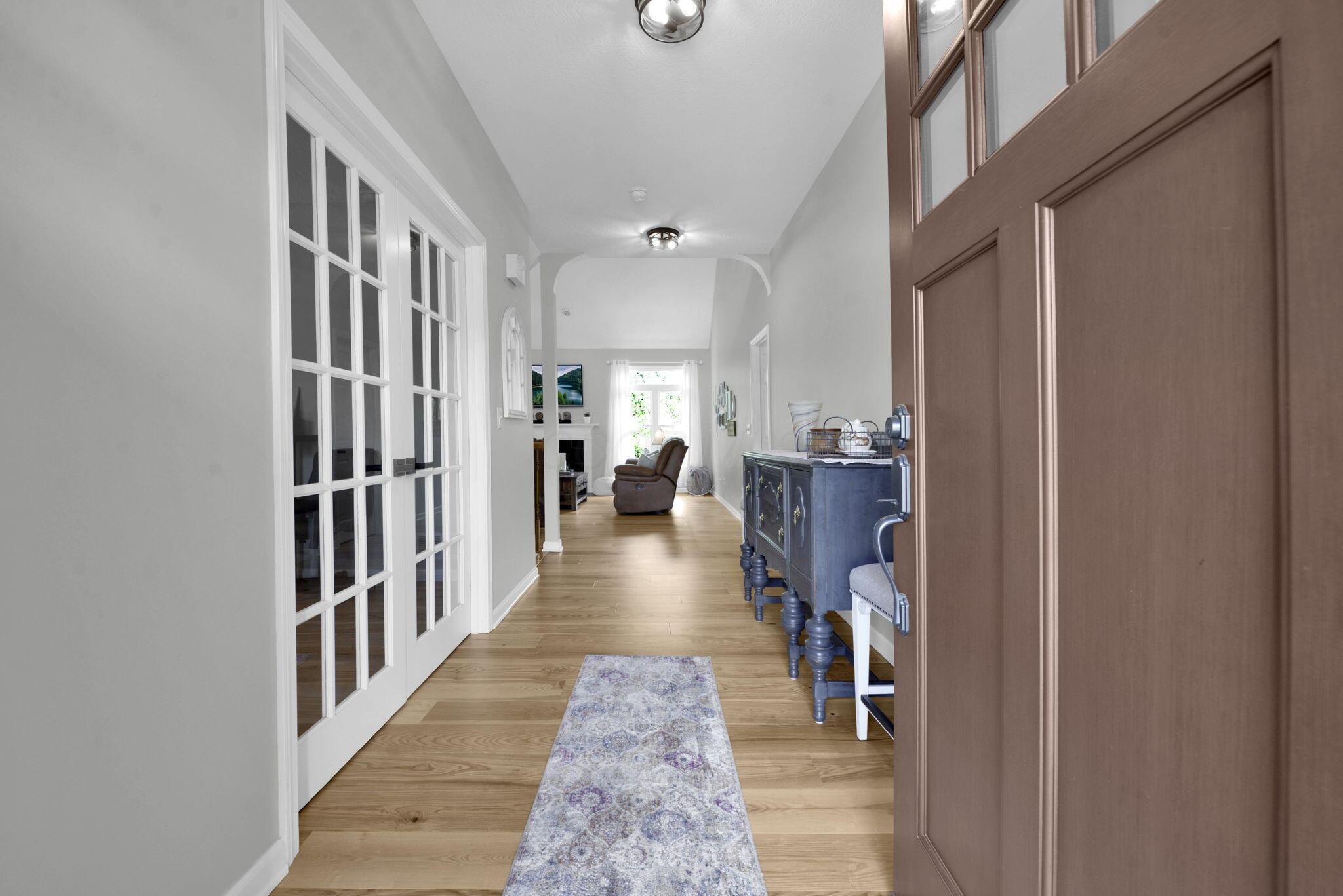 300 Waters Edge Drive Property Photo 4