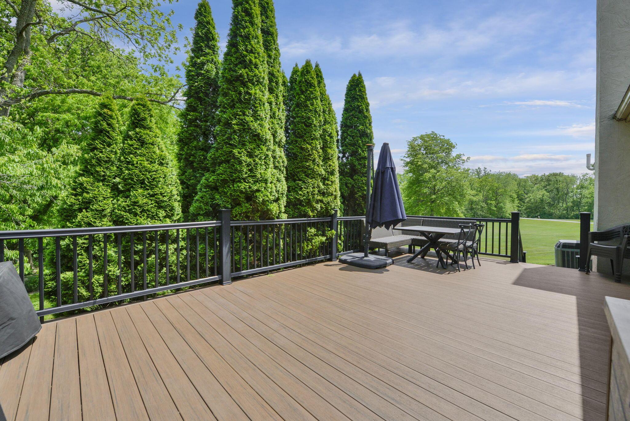 300 Waters Edge Drive Property Photo 13