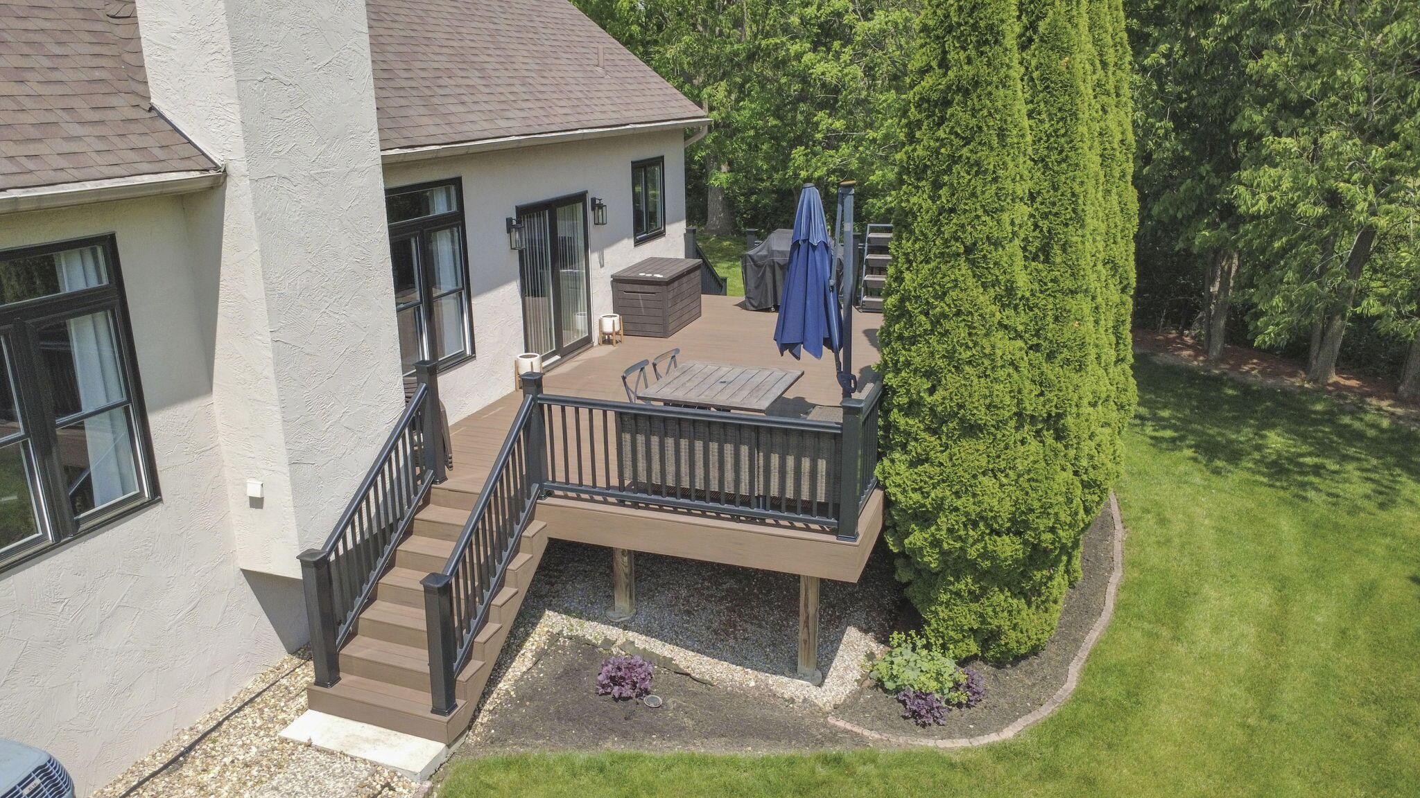 300 Waters Edge Drive Property Photo 14