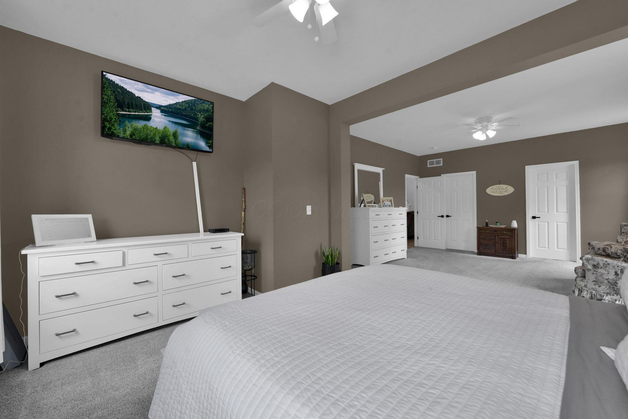 300 Waters Edge Drive Property Photo 18