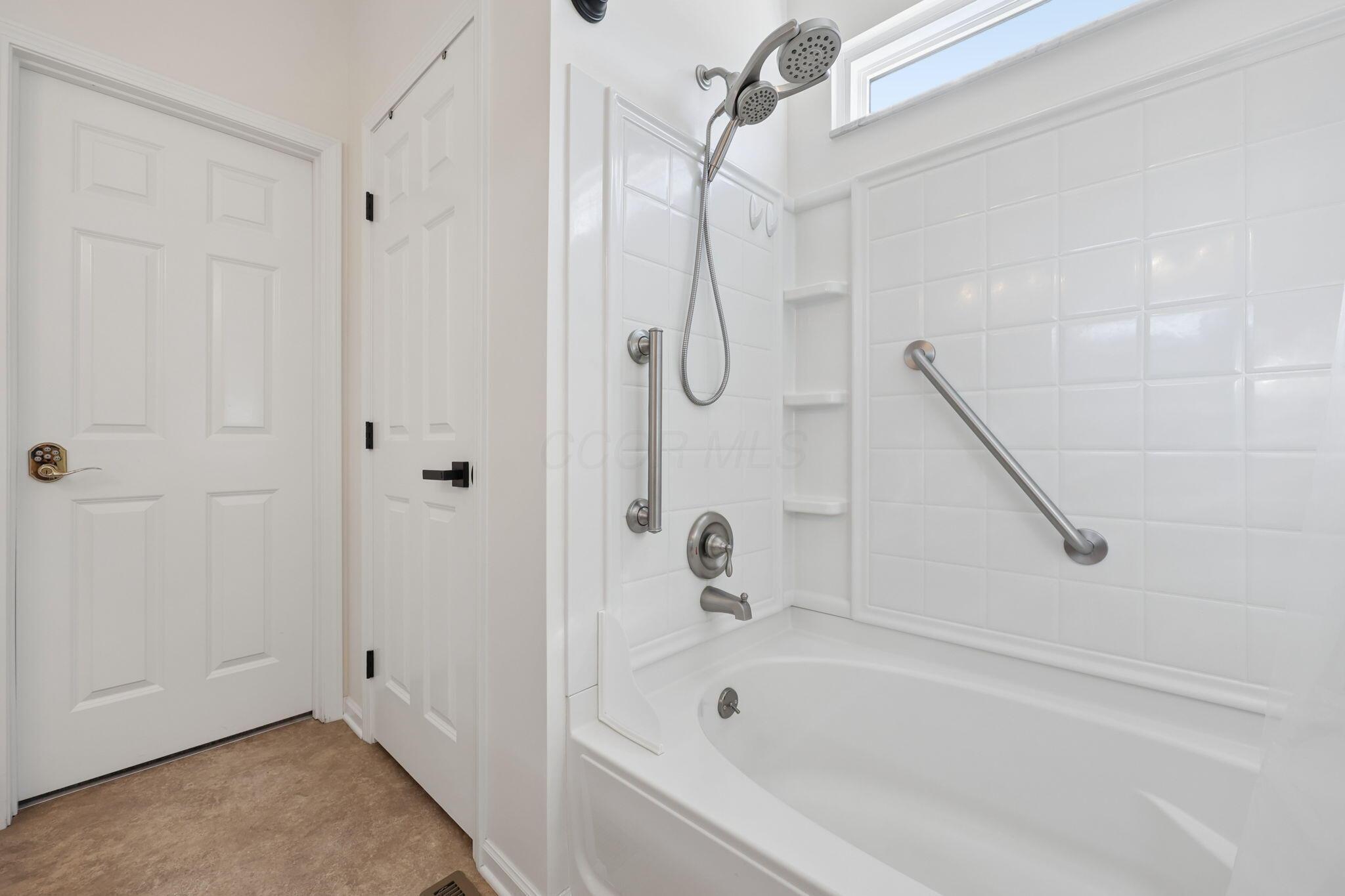300 Waters Edge Drive Property Photo 17