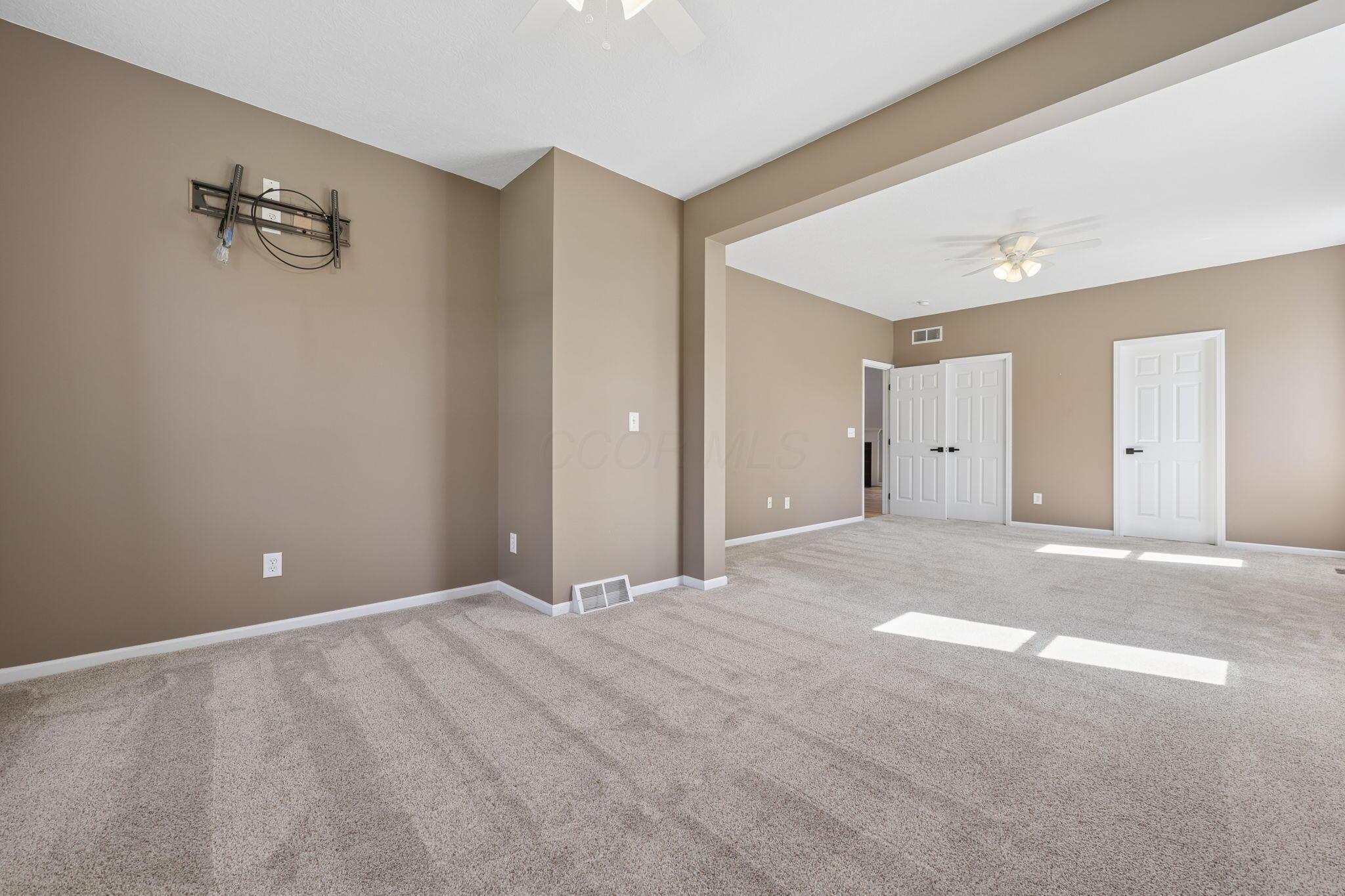 300 Waters Edge Drive Property Photo 19