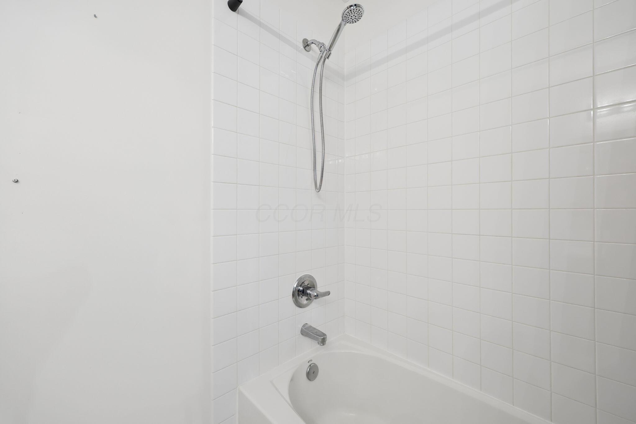 300 Waters Edge Drive Property Photo 25