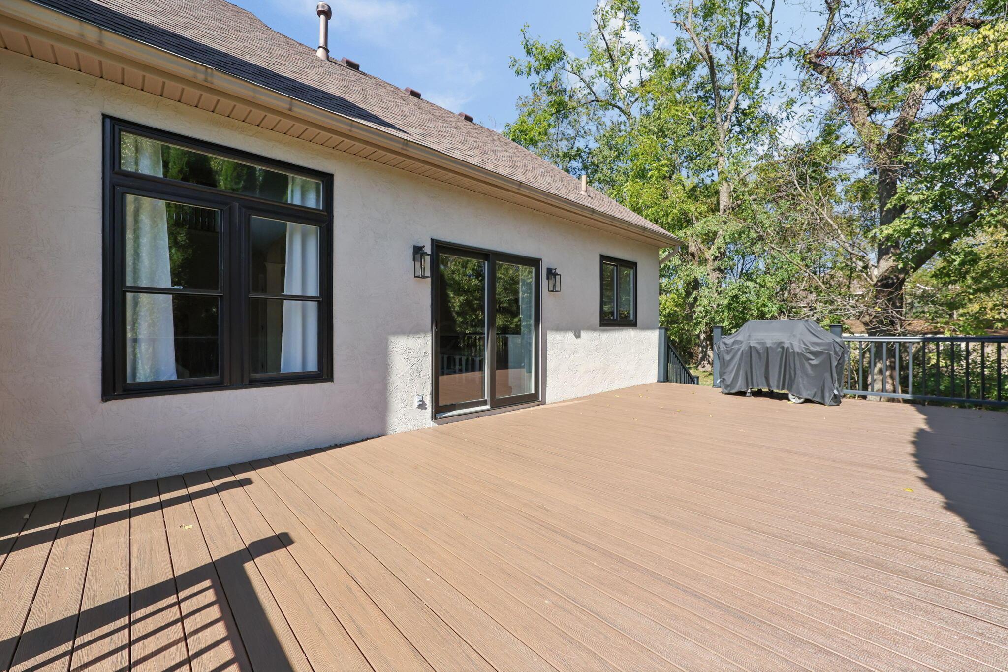 300 Waters Edge Drive Property Photo 30