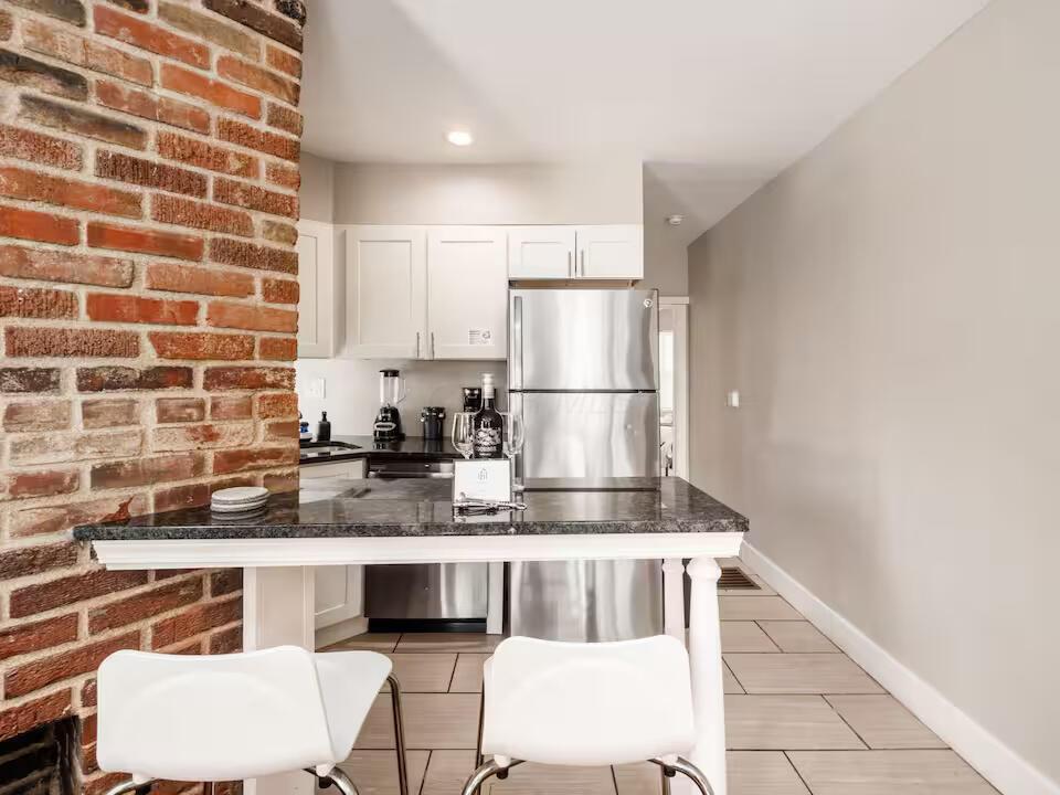370 Forest Street Property Photo 7