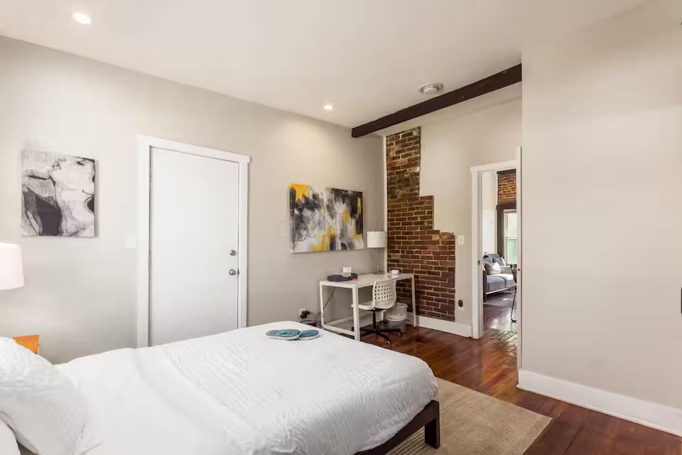 370 Forest Street Property Photo 10