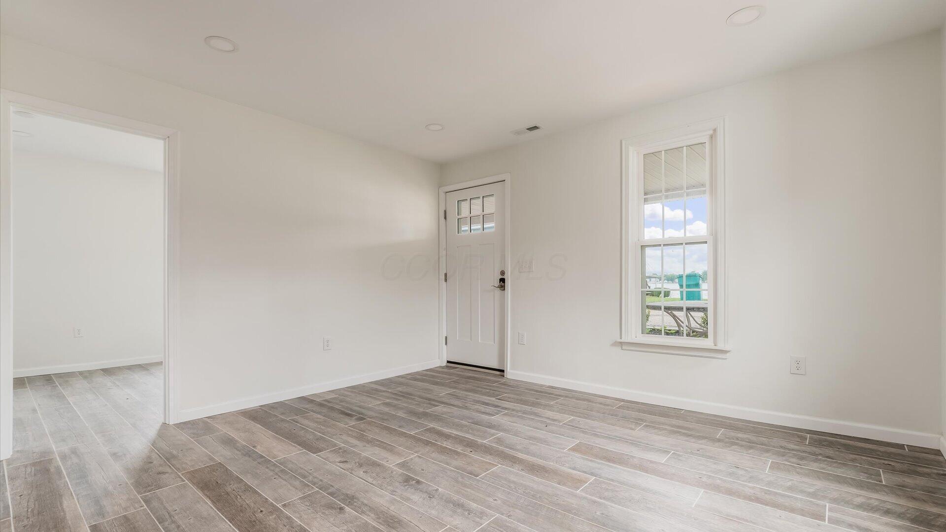 4891 Decker Avenue Ne Property Photo 7