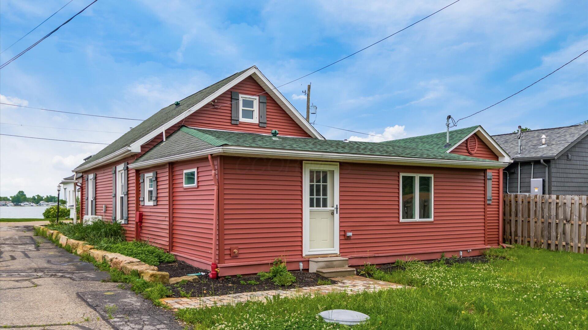4891 Decker Avenue Ne Property Photo 28