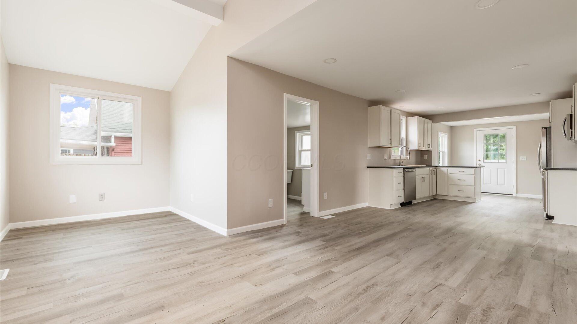 4881 Decker Avenue Ne Property Photo 6