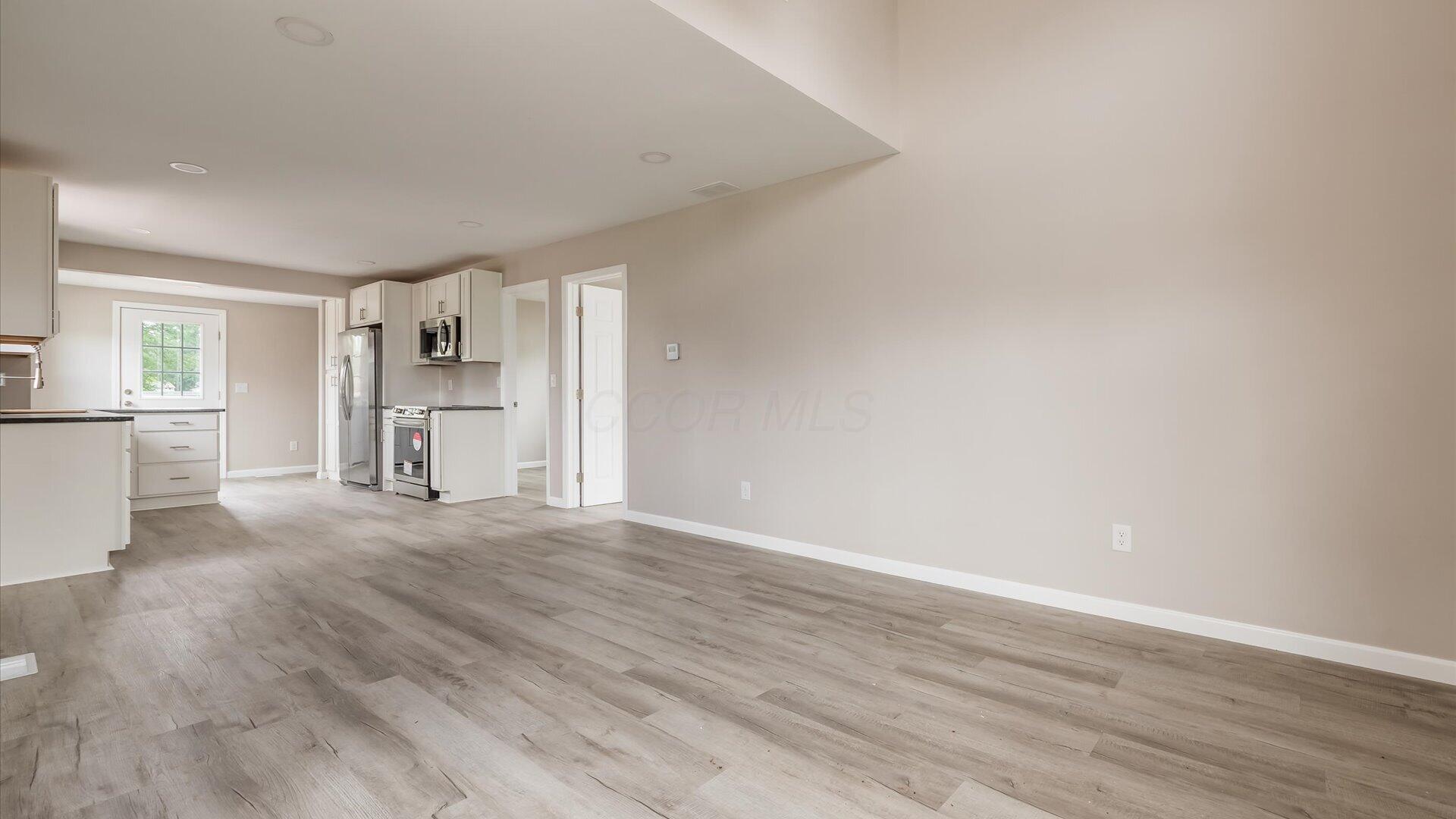 4881 Decker Avenue Ne Property Photo 9