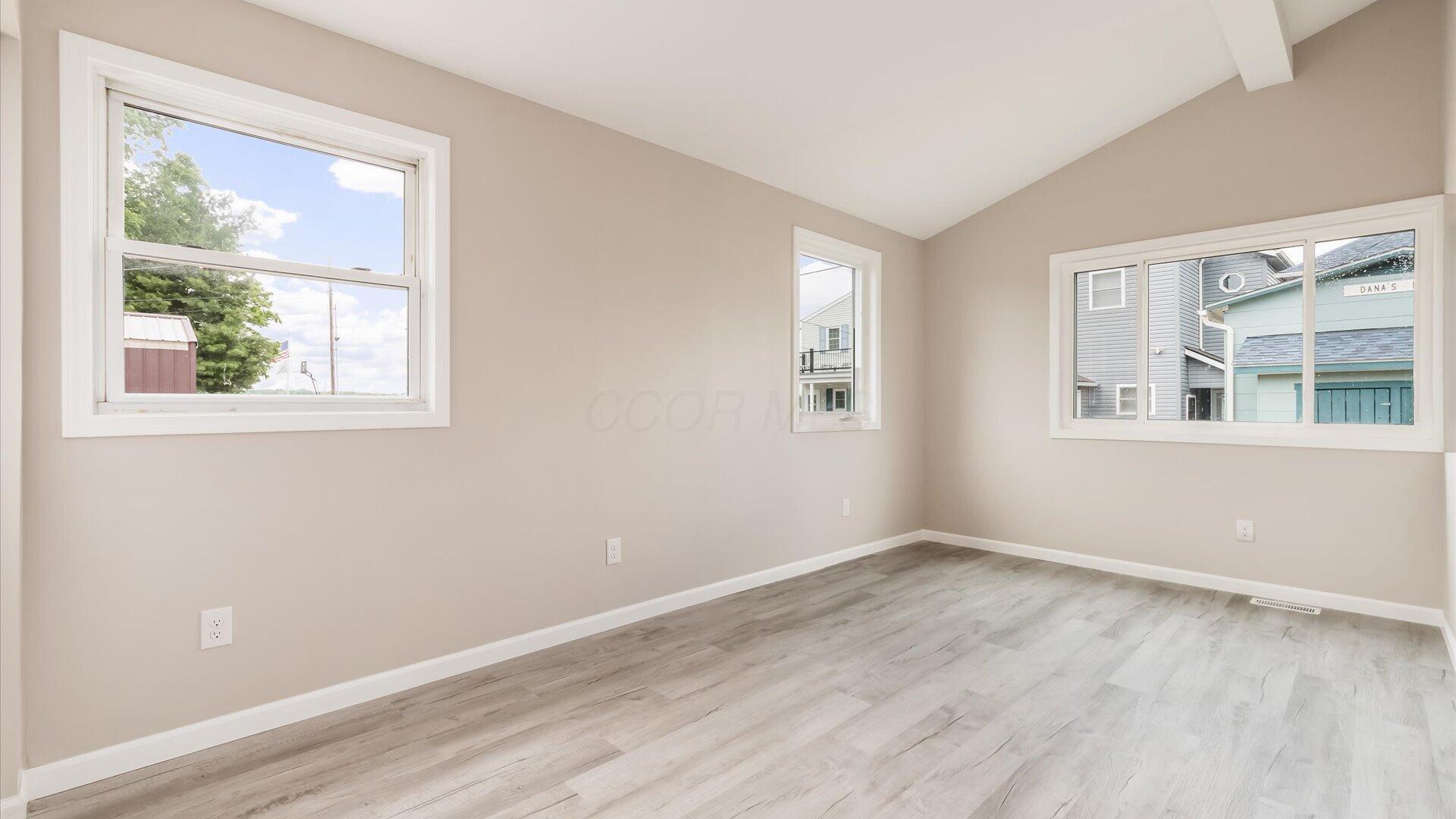 4881 Decker Avenue Ne Property Photo 18