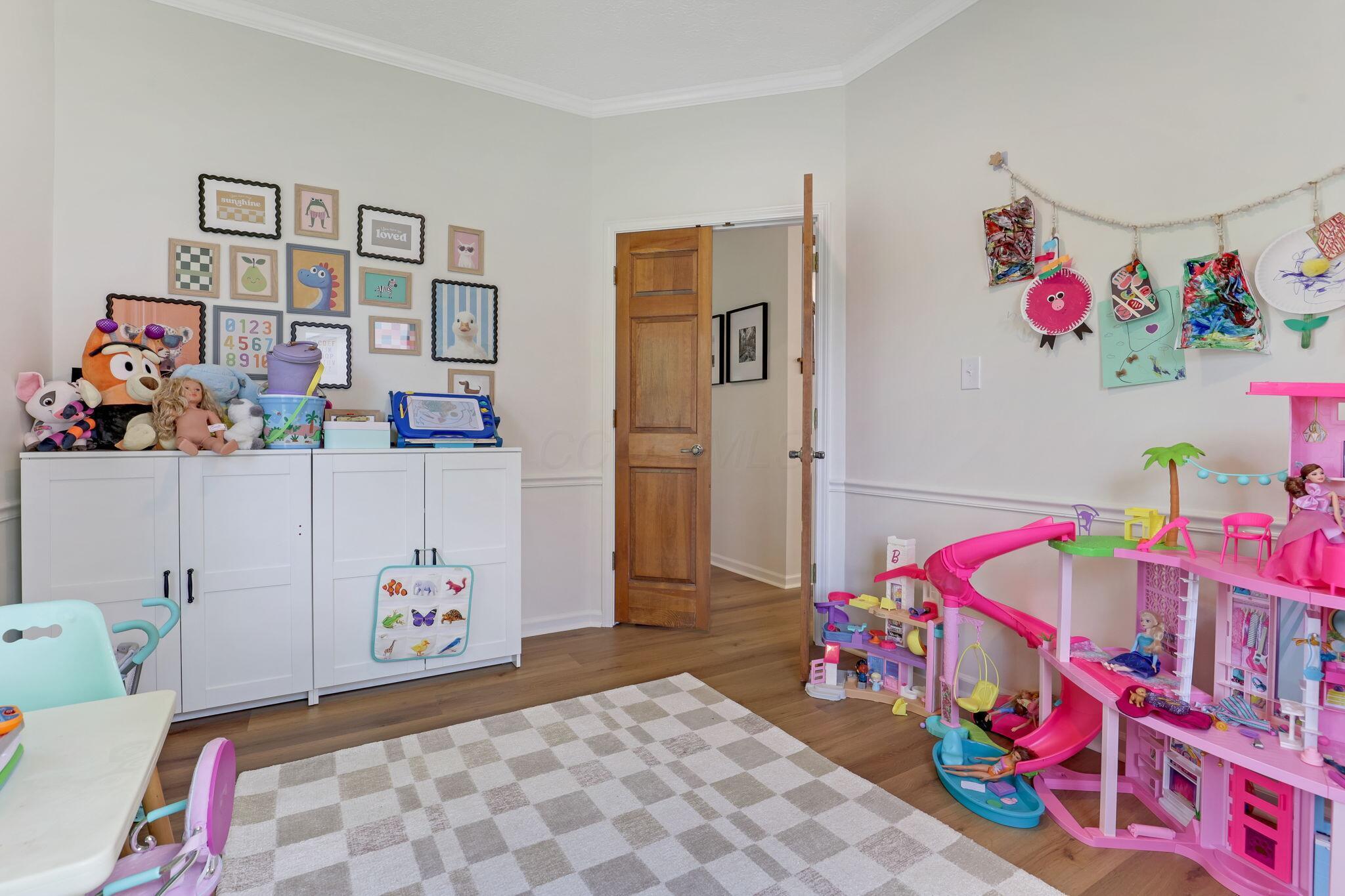 8538 Chateau Drive Property Photo 12
