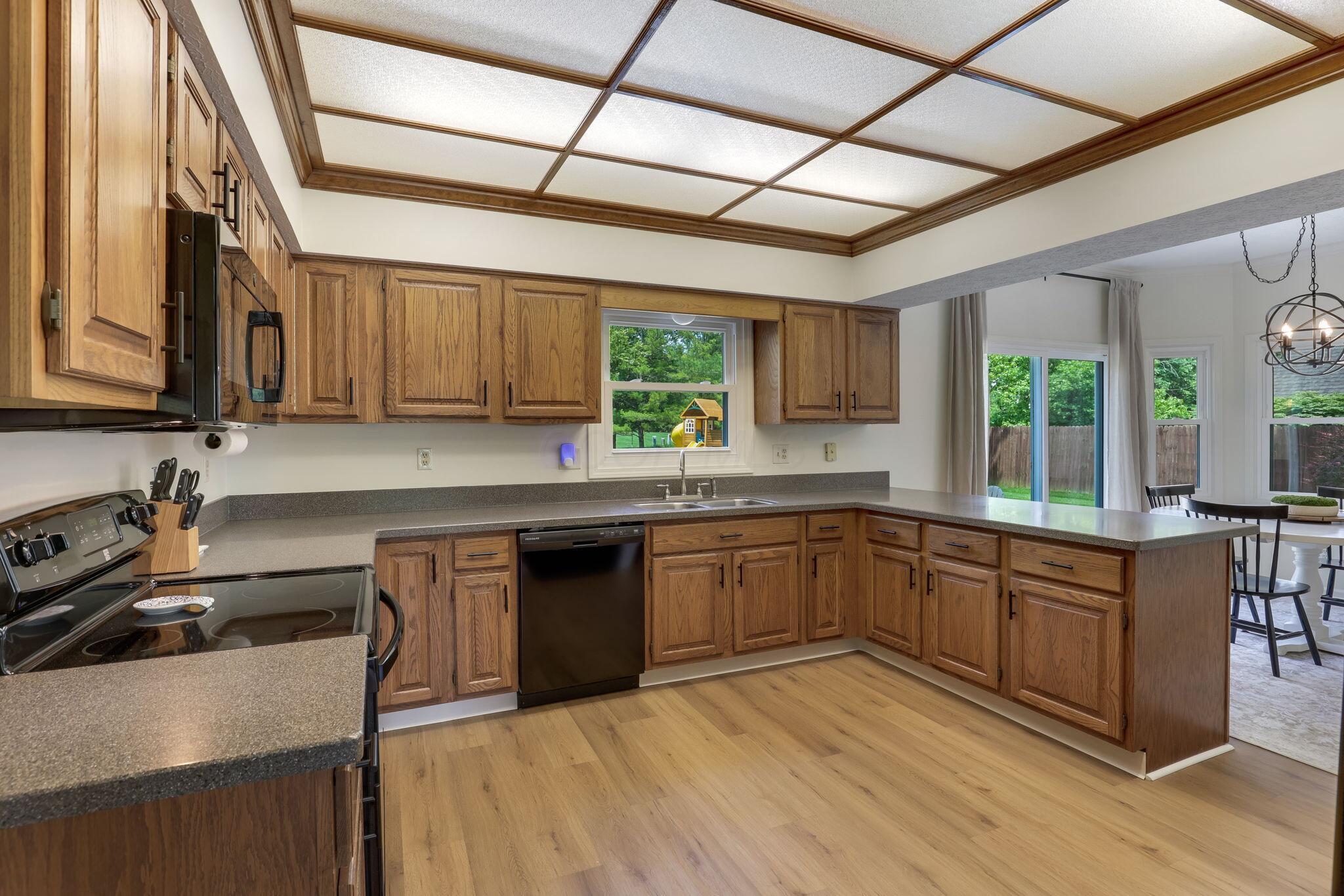 8538 Chateau Drive Property Photo 14