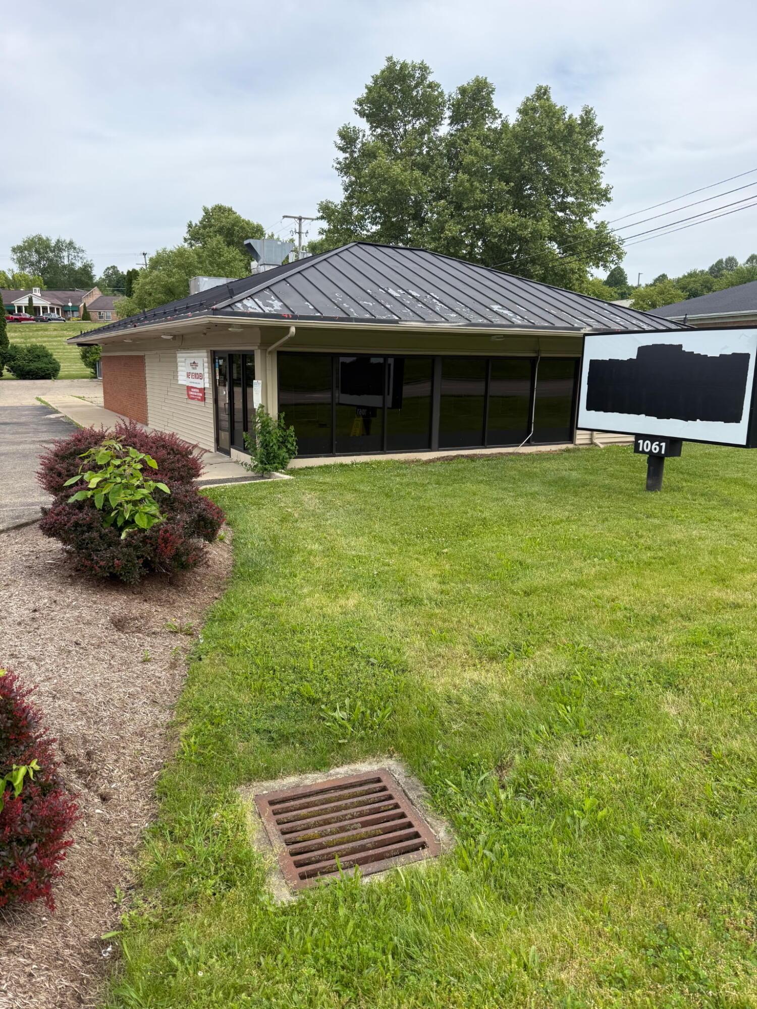 1061 Coshocton Avenue Property Photo 1