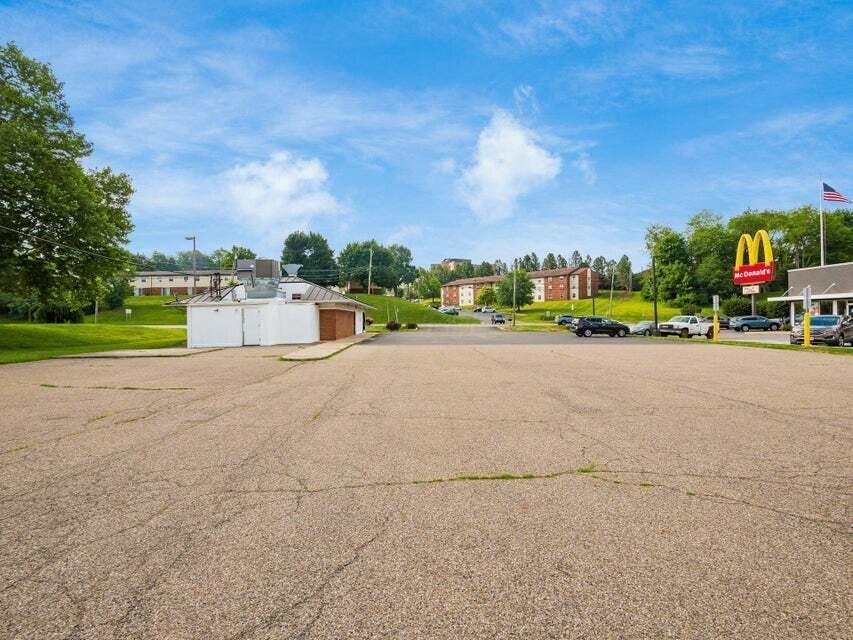 1061 Coshocton Avenue Property Photo 3
